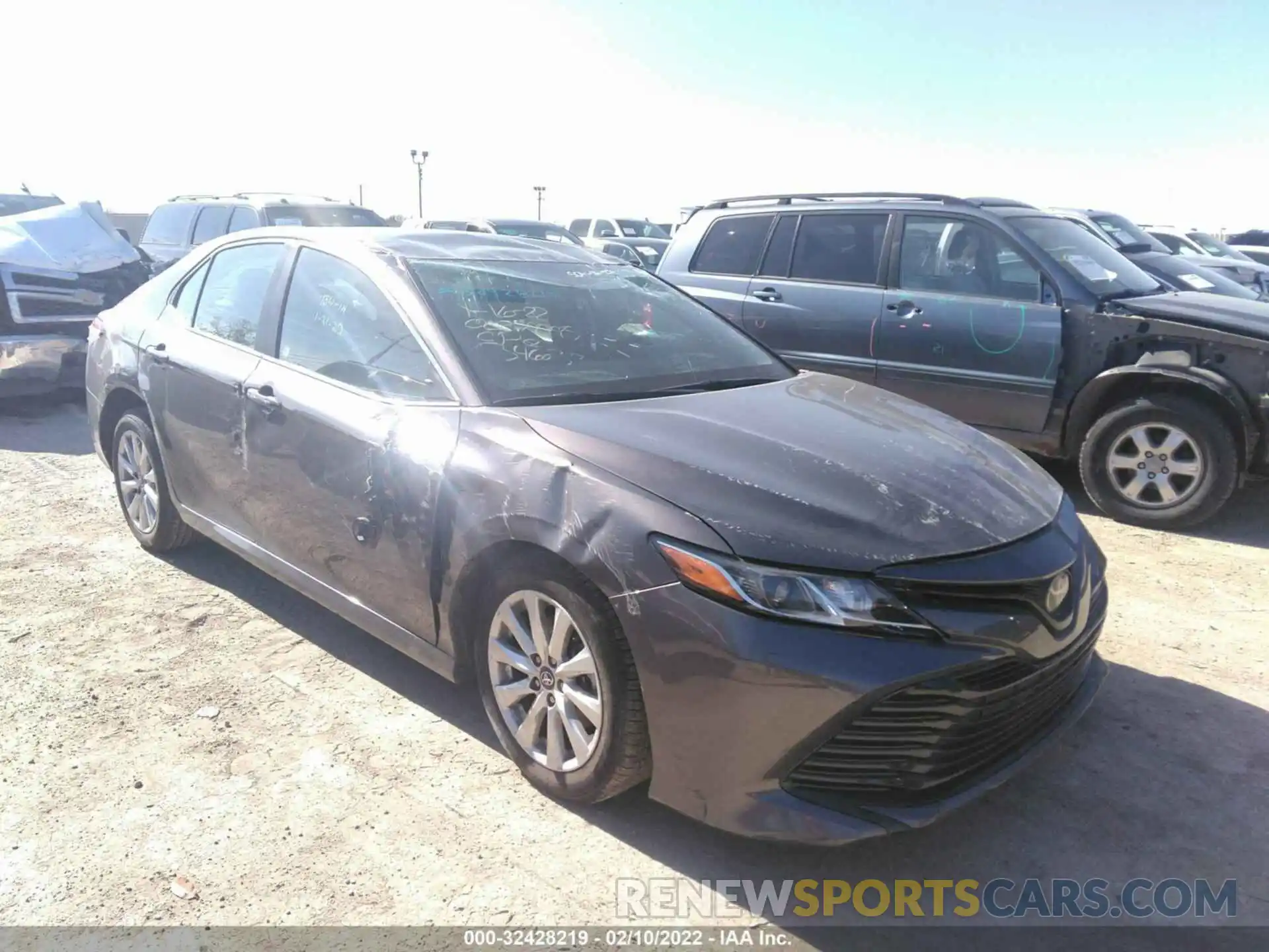 1 Photograph of a damaged car 4T1C11AKXLU346033 TOYOTA CAMRY 2020