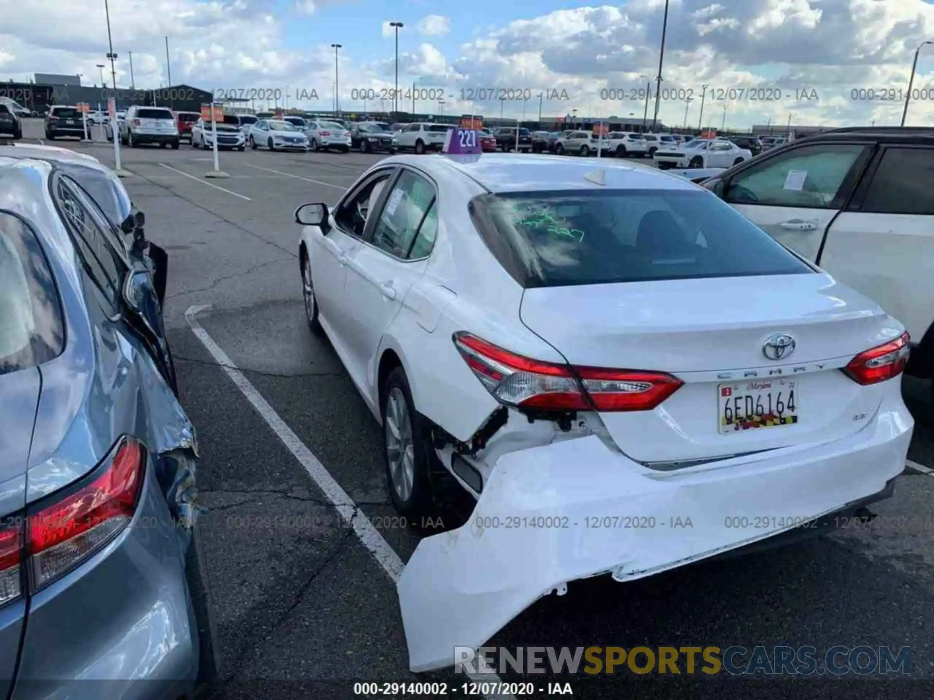 14 Photograph of a damaged car 4T1C11AKXLU359462 TOYOTA CAMRY 2020