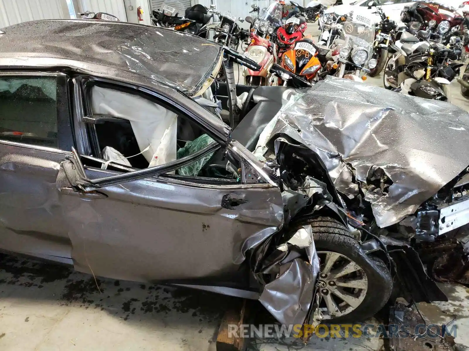 9 Photograph of a damaged car 4T1C11AKXLU386371 TOYOTA CAMRY 2020