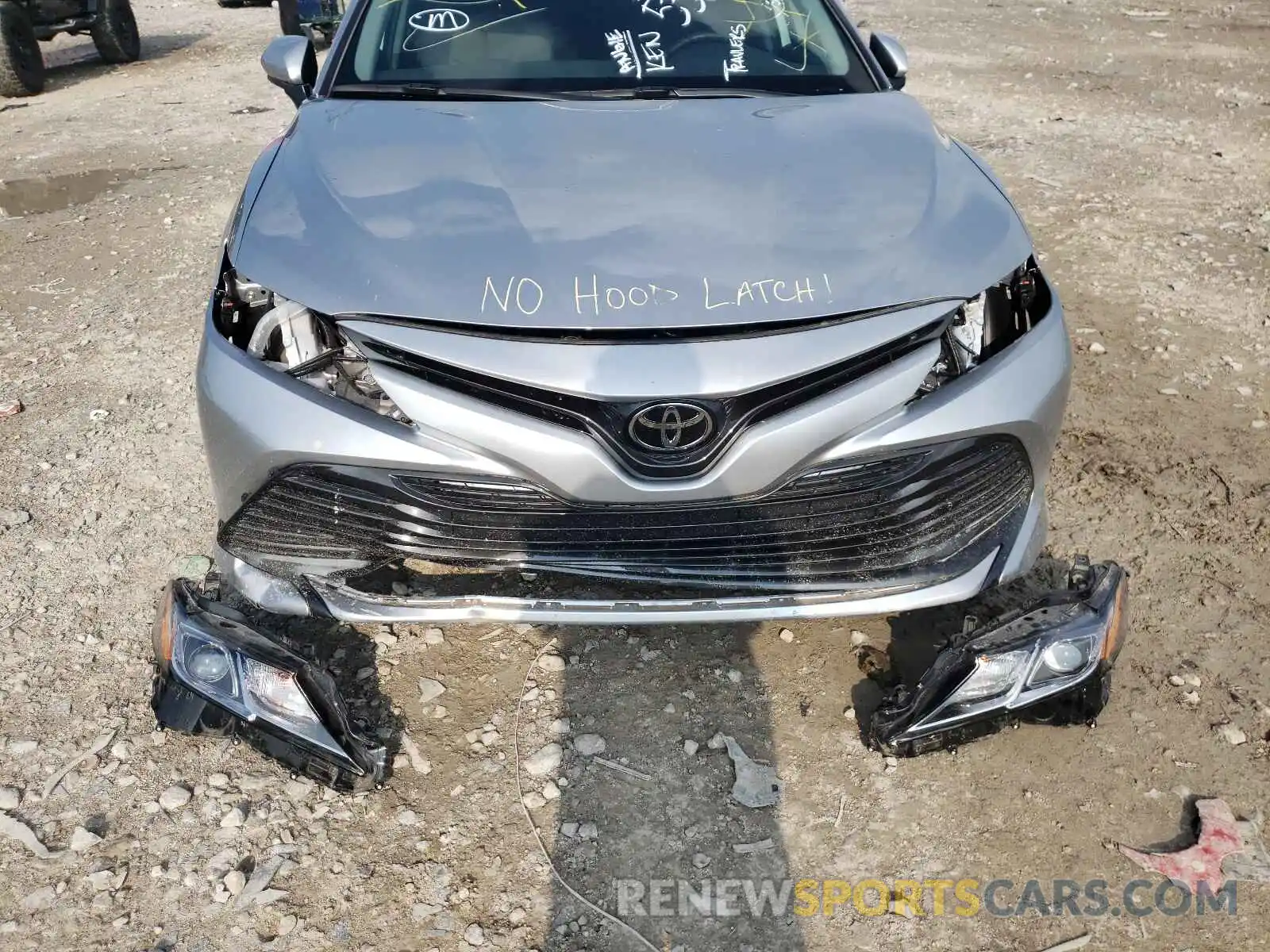 9 Photograph of a damaged car 4T1C11AKXLU881203 TOYOTA CAMRY 2020