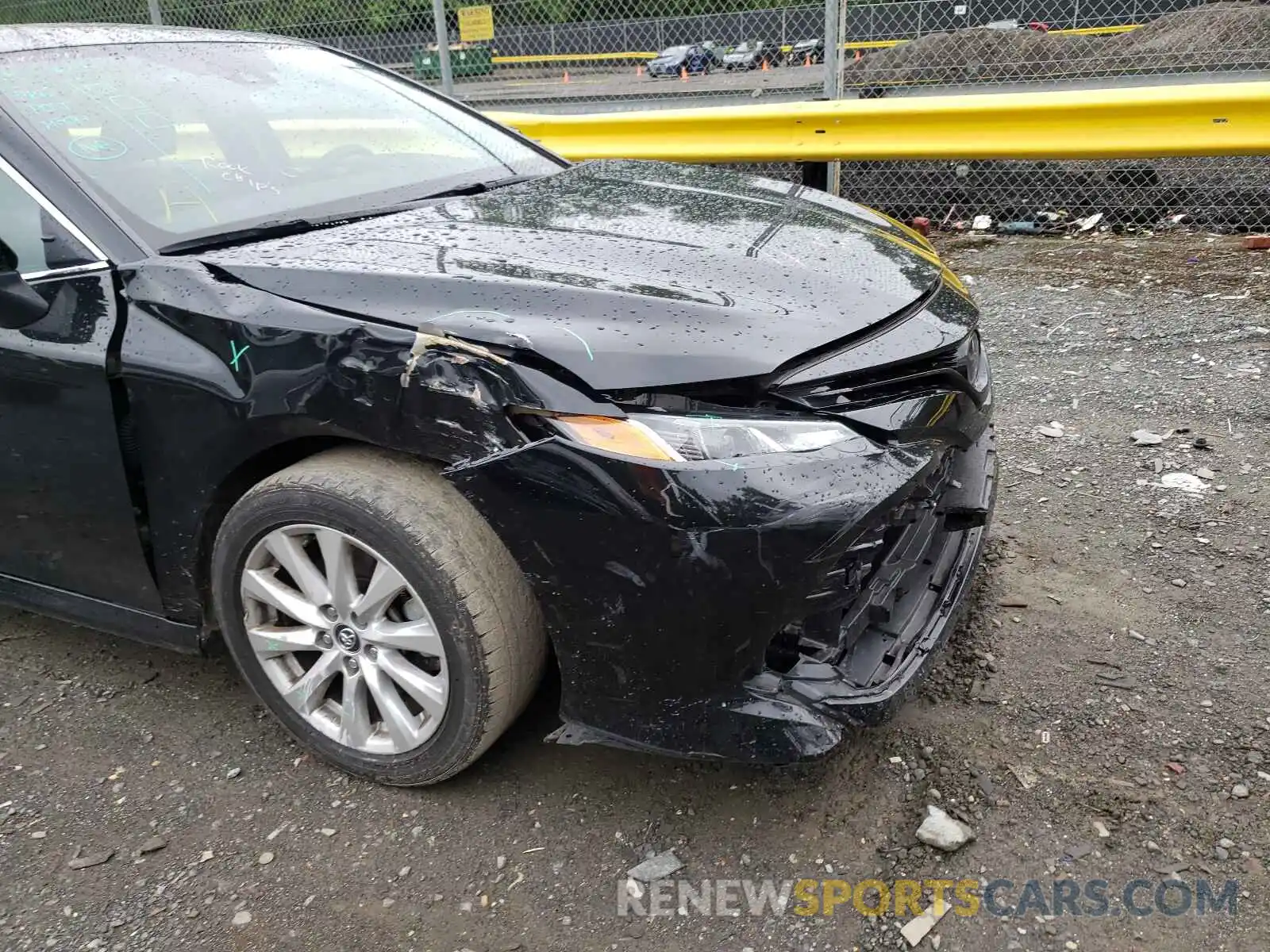 9 Photograph of a damaged car 4T1C11AKXLU887566 TOYOTA CAMRY 2020