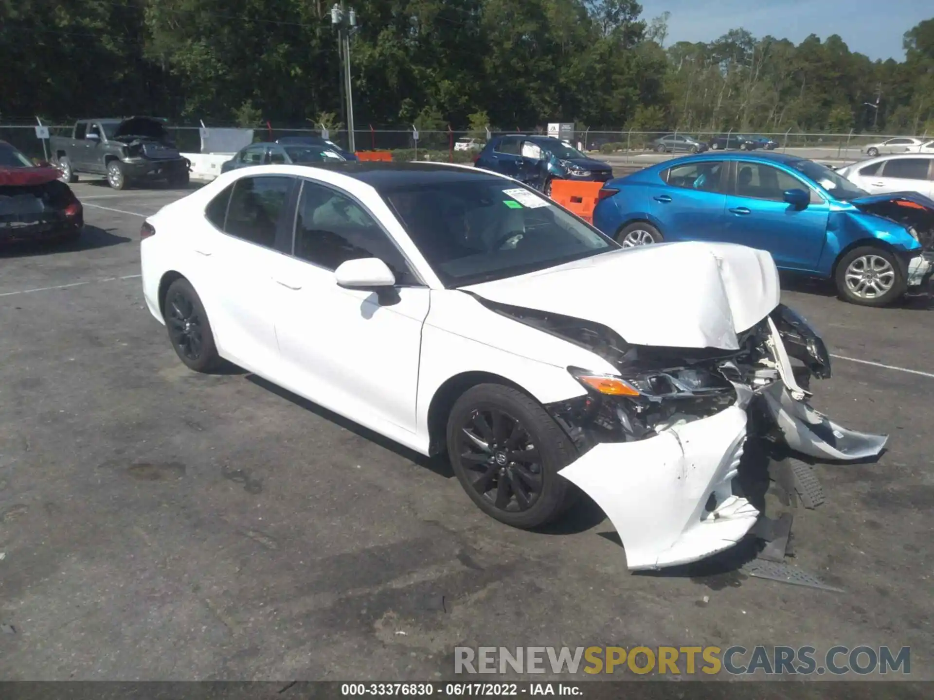 1 Photograph of a damaged car 4T1C11AKXLU908268 TOYOTA CAMRY 2020