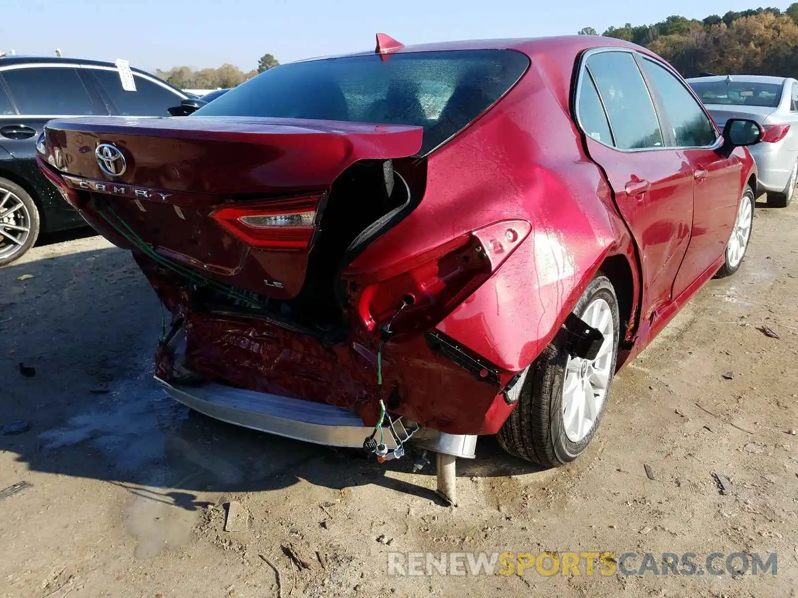 4 Photograph of a damaged car 4T1C11AKXLU927354 TOYOTA CAMRY 2020