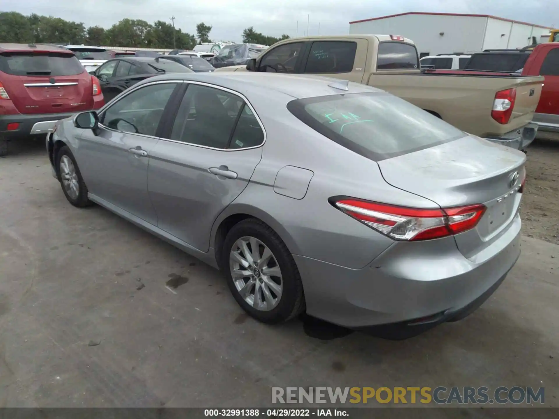 3 Photograph of a damaged car 4T1C11AKXLU928567 TOYOTA CAMRY 2020