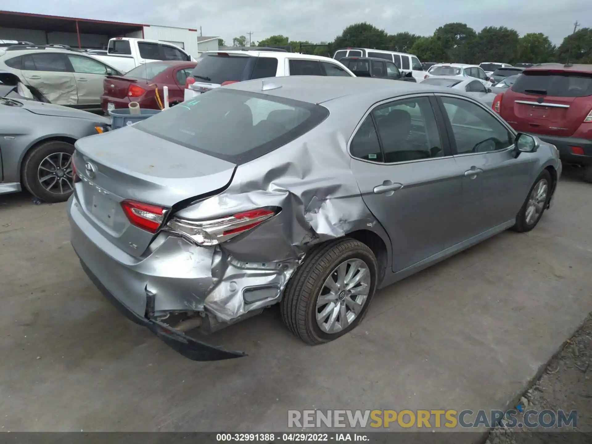 4 Photograph of a damaged car 4T1C11AKXLU928567 TOYOTA CAMRY 2020