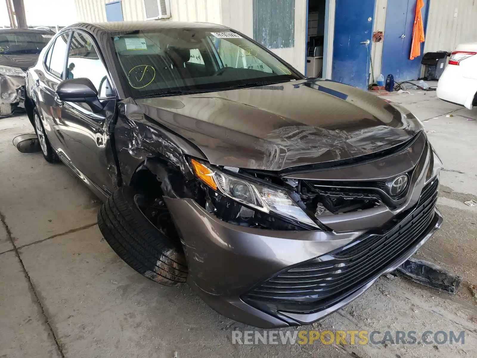 1 Photograph of a damaged car 4T1C11AKXLU930691 TOYOTA CAMRY 2020