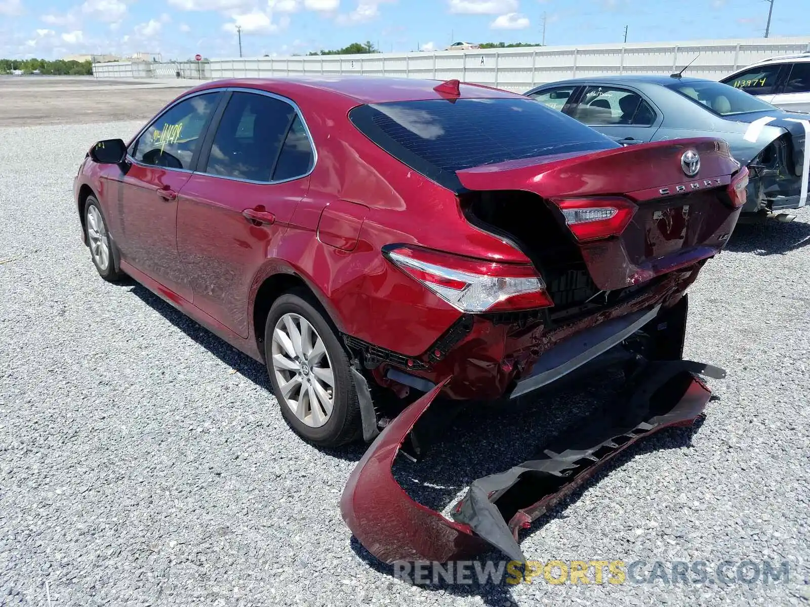 3 Фотография поврежденного автомобиля 4T1C11AKXLU937768 TOYOTA CAMRY 2020