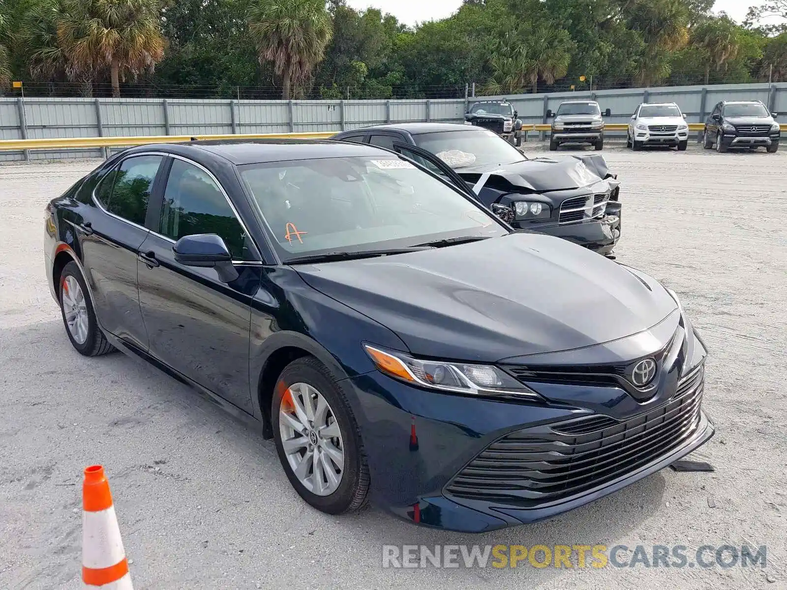 1 Photograph of a damaged car 4T1C11AKXLU948544 TOYOTA CAMRY 2020