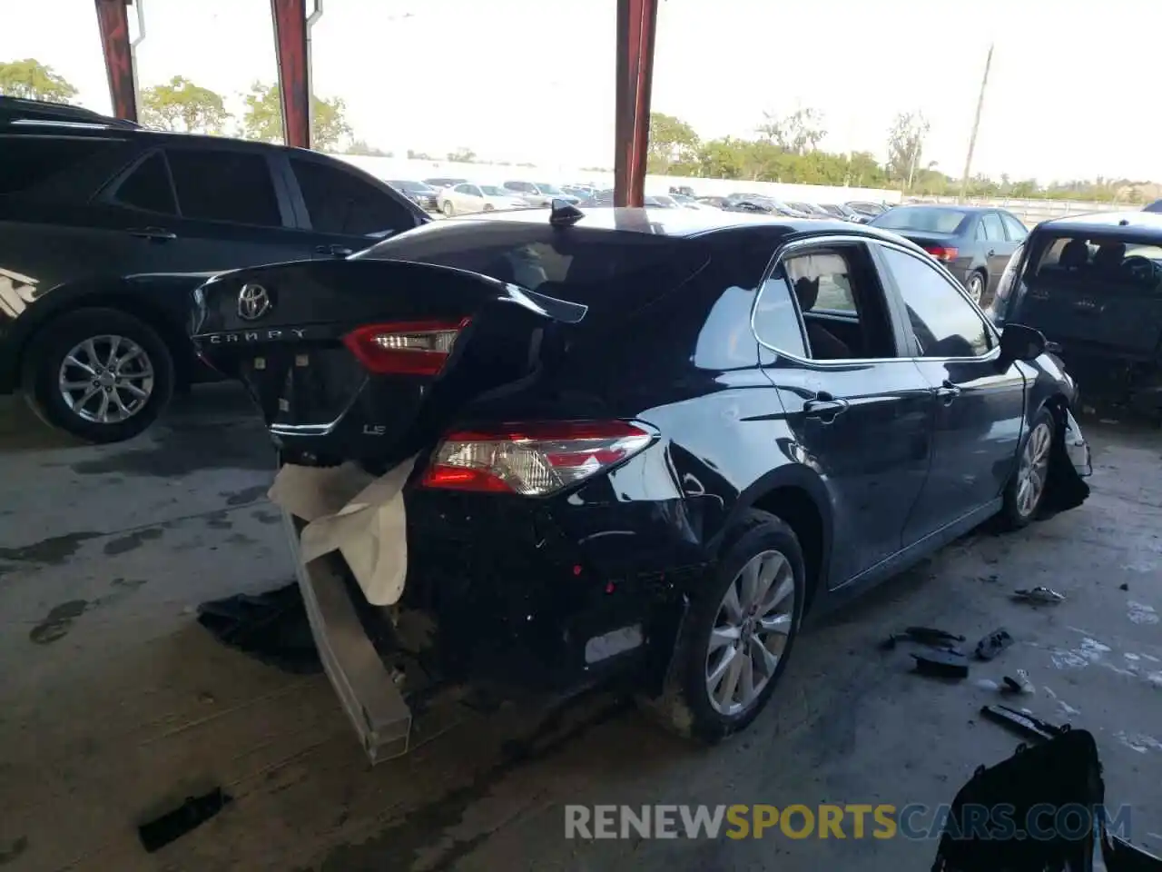 4 Photograph of a damaged car 4T1C11AKXLU958572 TOYOTA CAMRY 2020