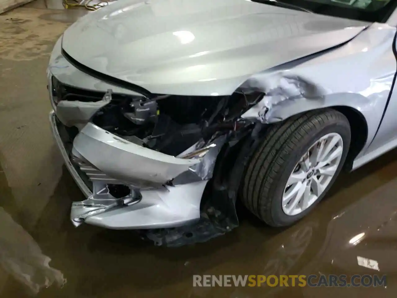 9 Photograph of a damaged car 4T1C11BK0LU007960 TOYOTA CAMRY 2020