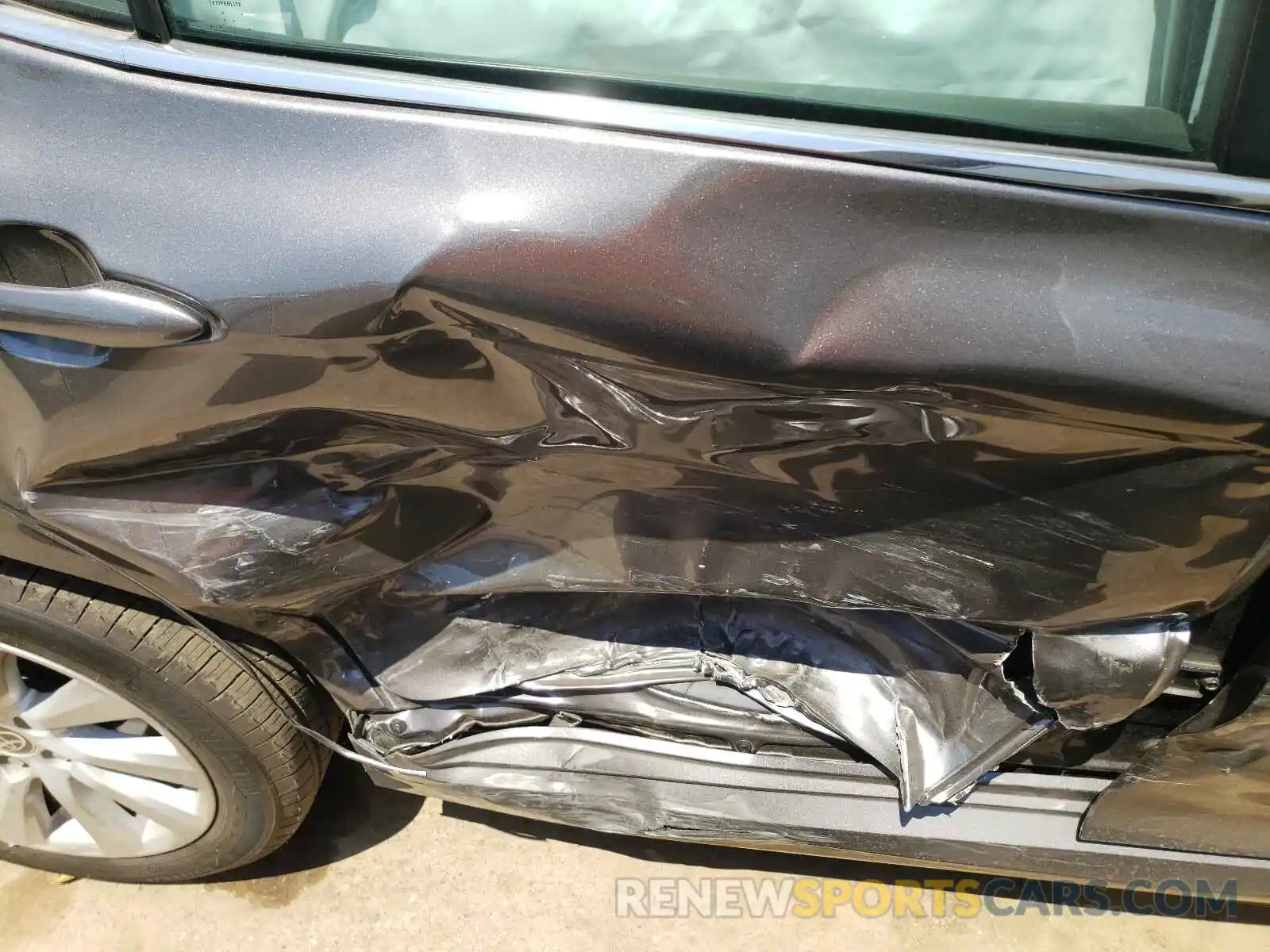 9 Photograph of a damaged car 4T1C11BK7LU007762 TOYOTA CAMRY 2020