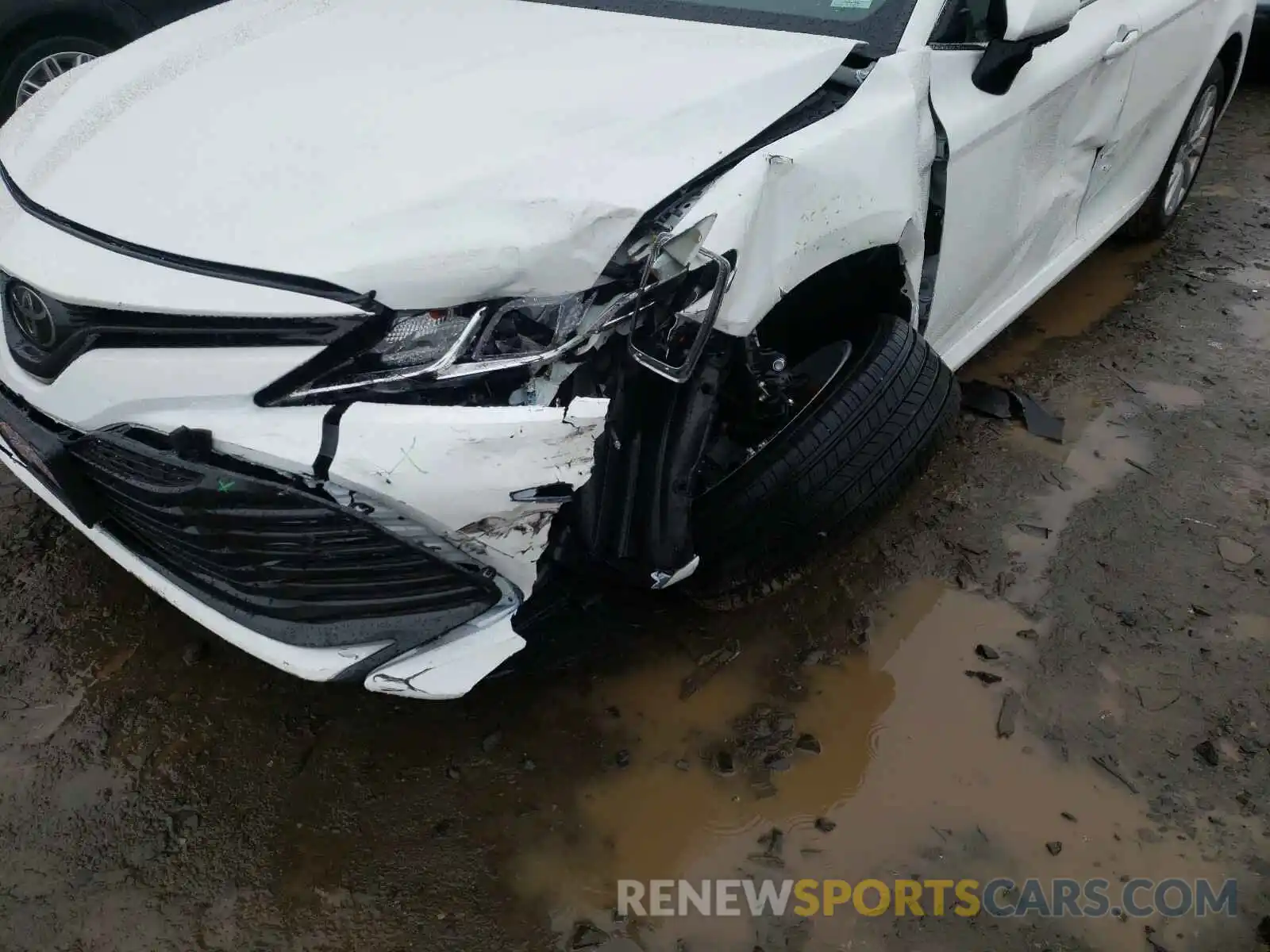 9 Photograph of a damaged car 4T1C11BK7LU019510 TOYOTA CAMRY 2020