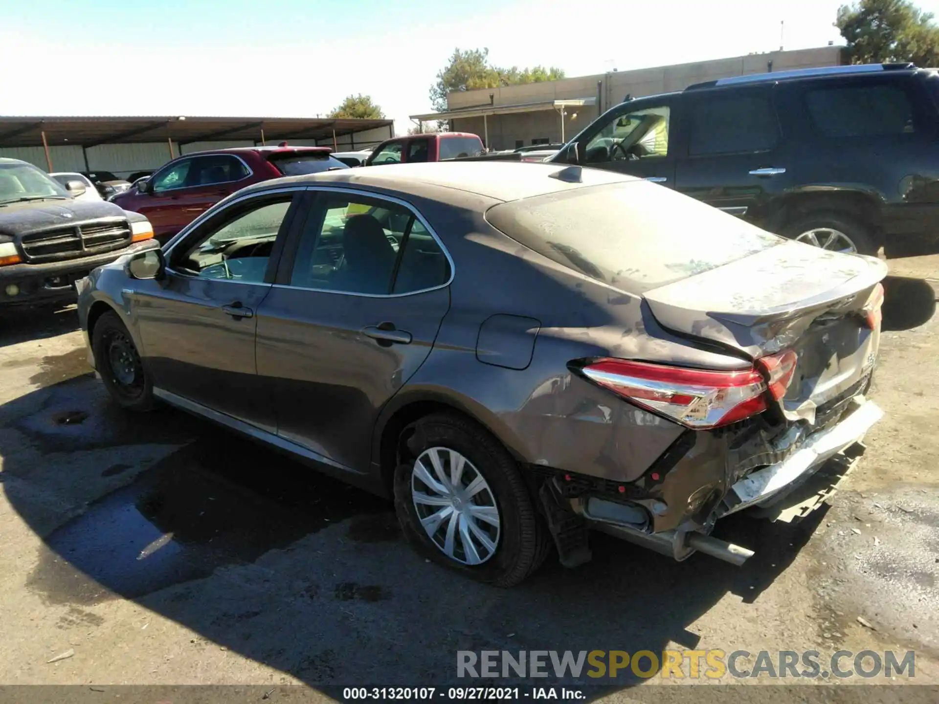 3 Photograph of a damaged car 4T1C31AK0LU012989 TOYOTA CAMRY 2020