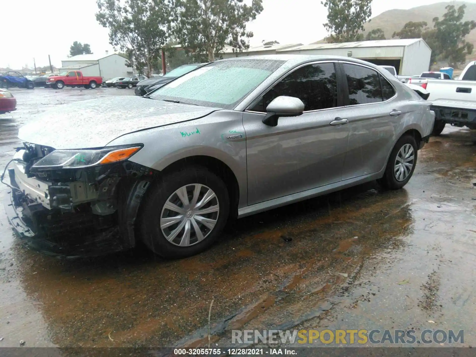 2 Photograph of a damaged car 4T1C31AK0LU017089 TOYOTA CAMRY 2020