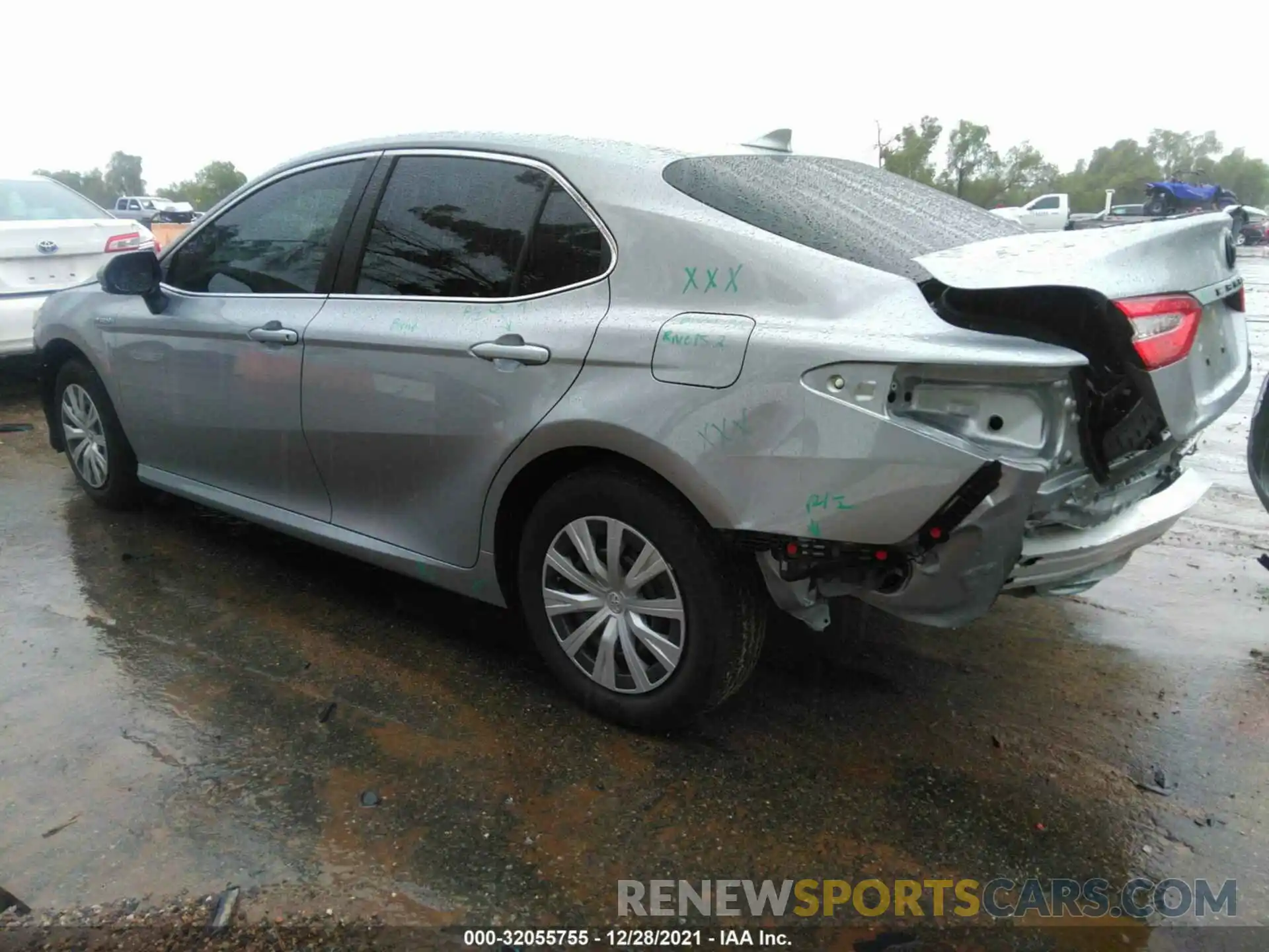 3 Photograph of a damaged car 4T1C31AK0LU017089 TOYOTA CAMRY 2020