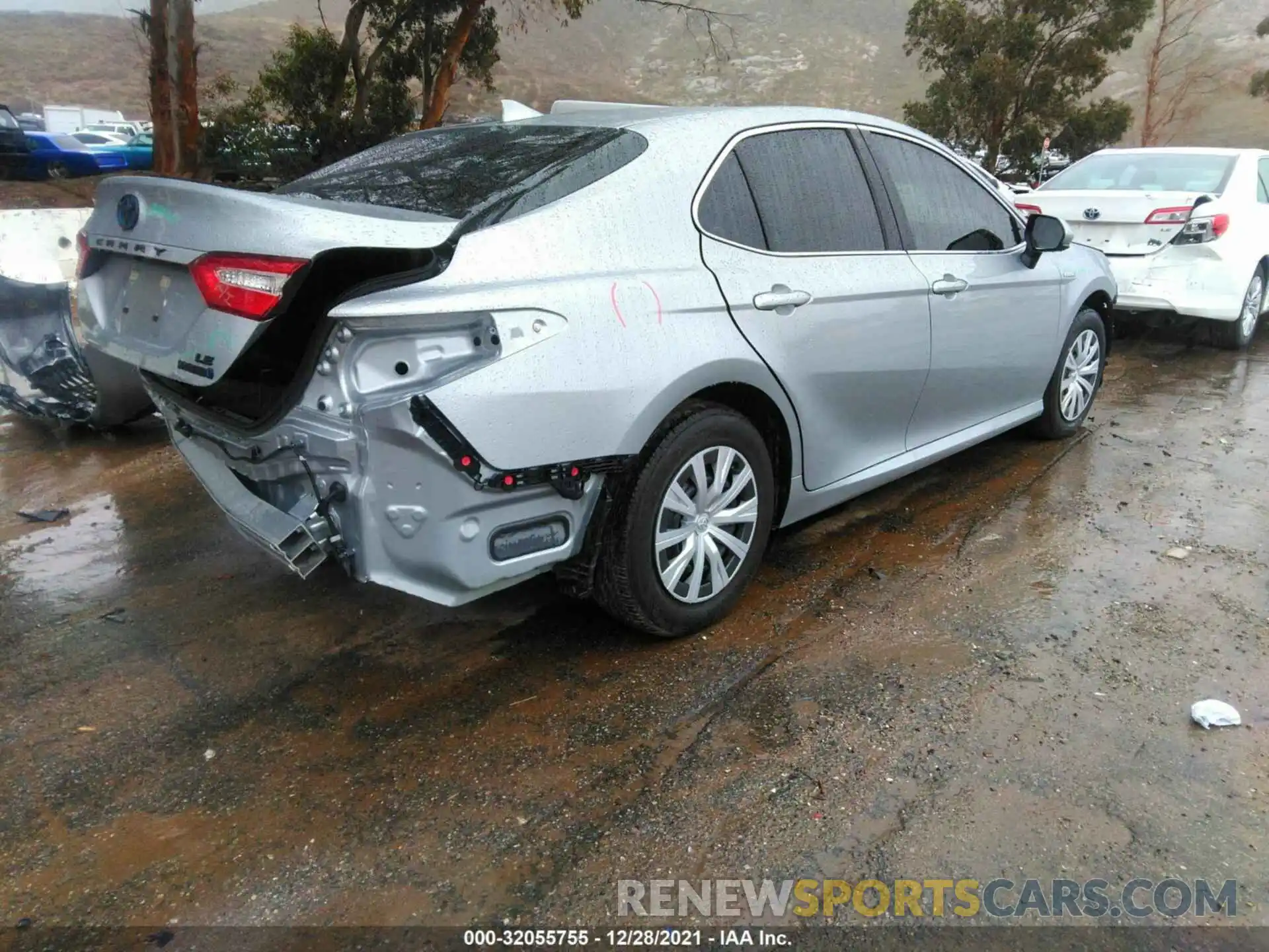 4 Photograph of a damaged car 4T1C31AK0LU017089 TOYOTA CAMRY 2020