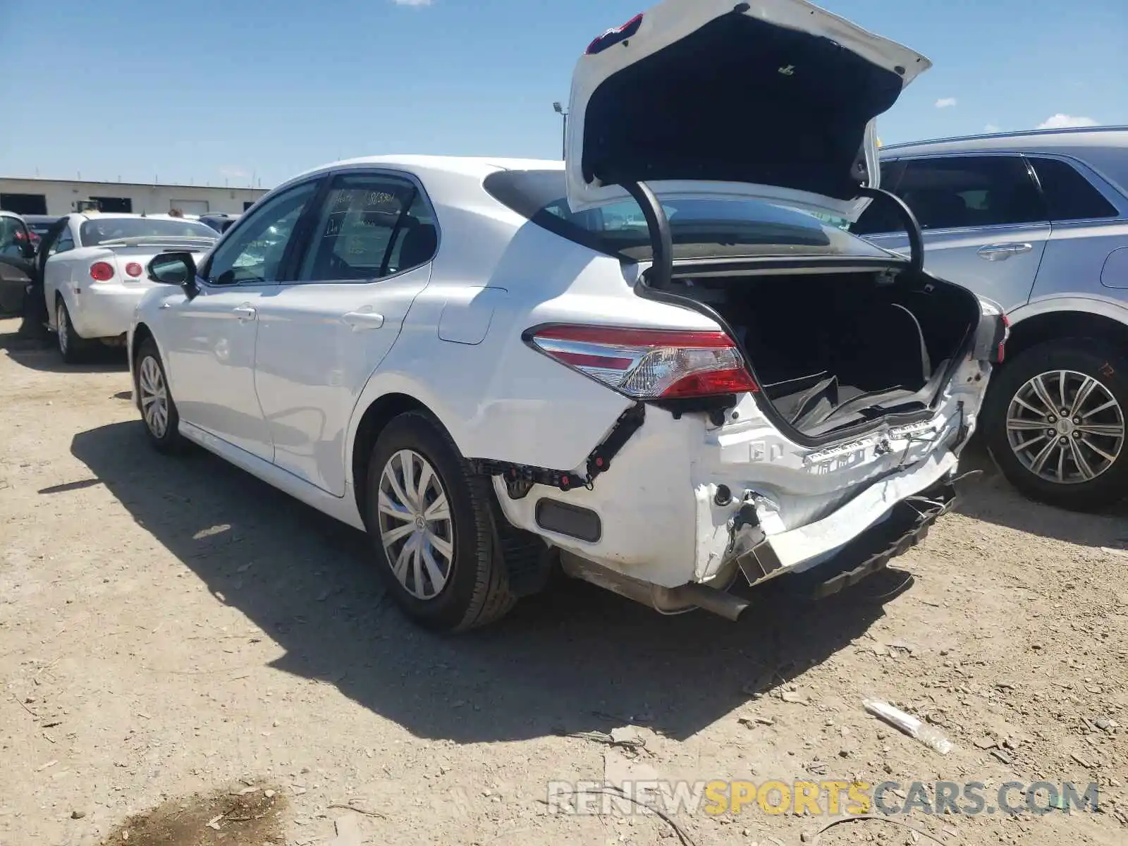 3 Photograph of a damaged car 4T1C31AK1LU526236 TOYOTA CAMRY 2020