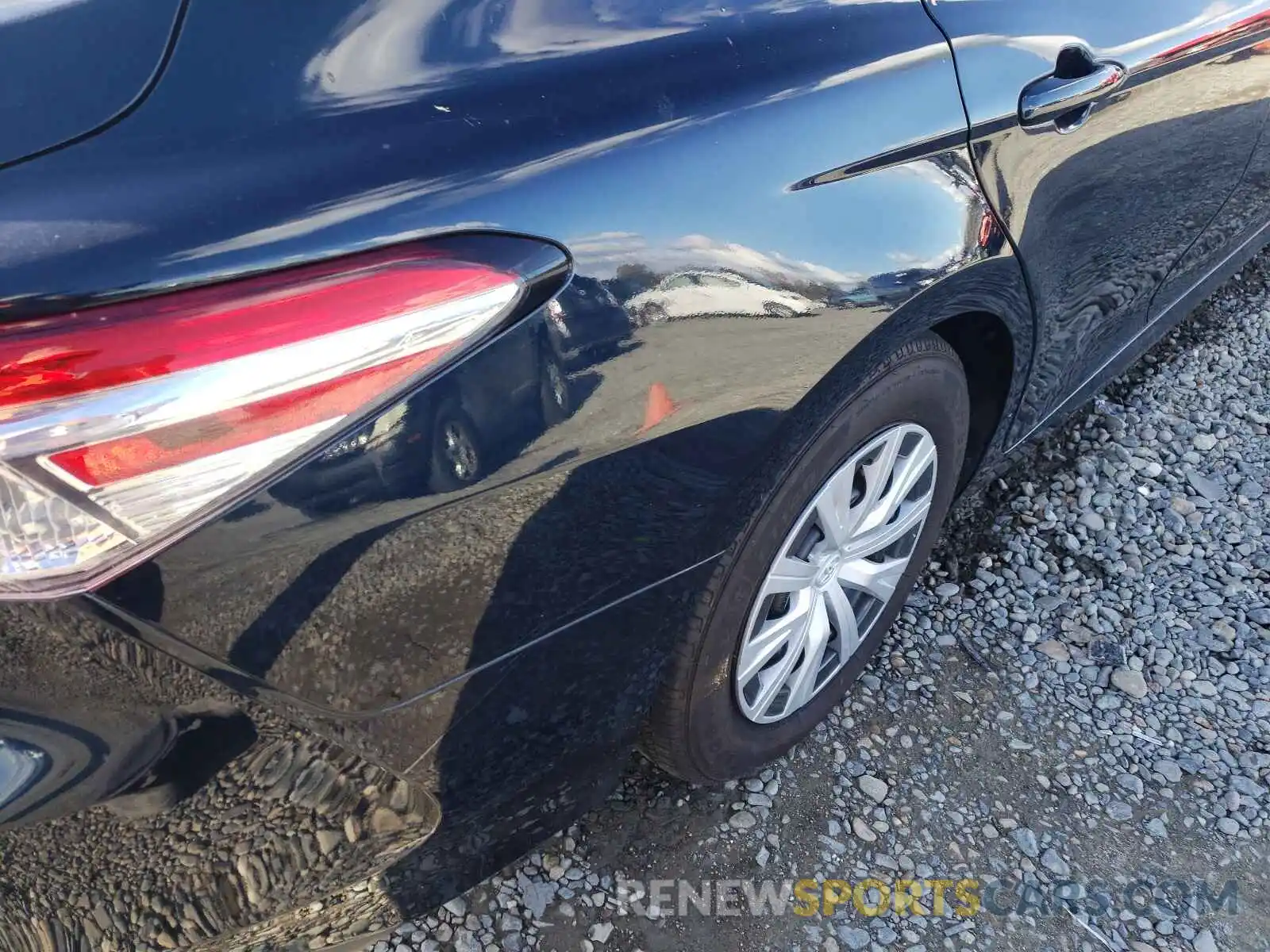 9 Photograph of a damaged car 4T1C31AK2LU520137 TOYOTA CAMRY 2020