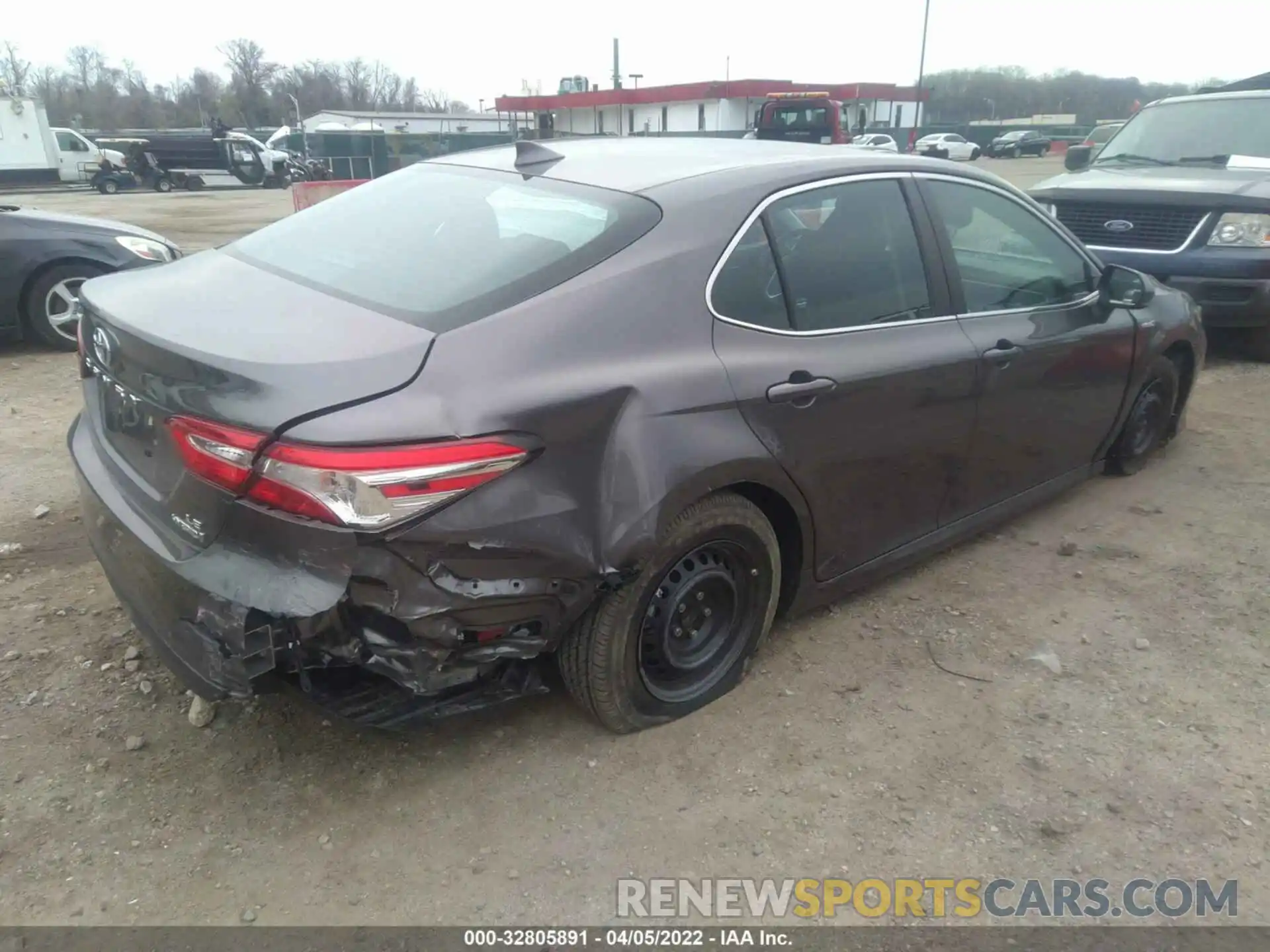 4 Photograph of a damaged car 4T1C31AK2LU524205 TOYOTA CAMRY 2020