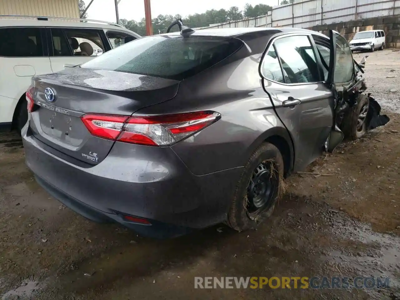 4 Photograph of a damaged car 4T1C31AK2LU535611 TOYOTA CAMRY 2020