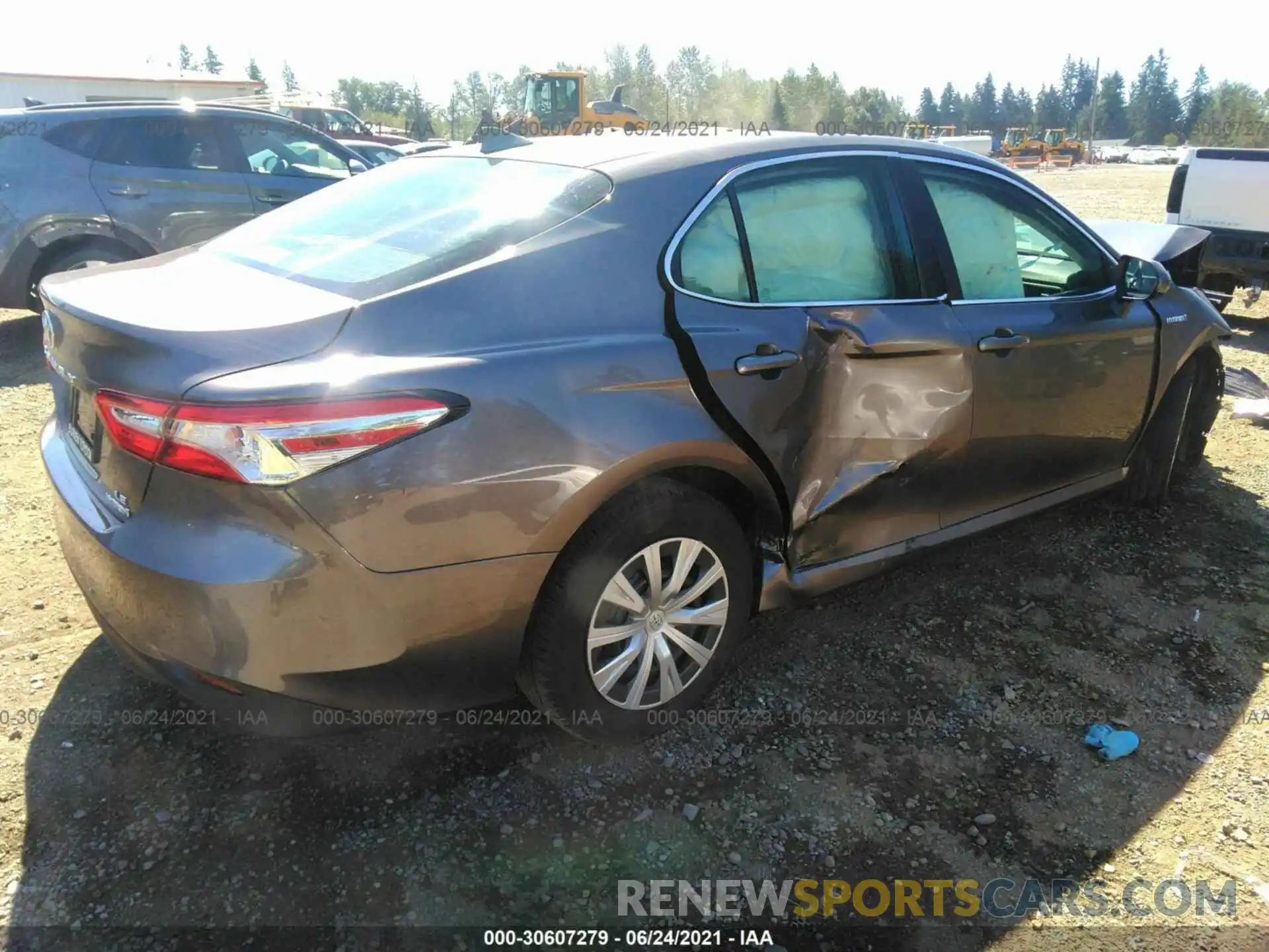 4 Photograph of a damaged car 4T1C31AK3LU013859 TOYOTA CAMRY 2020