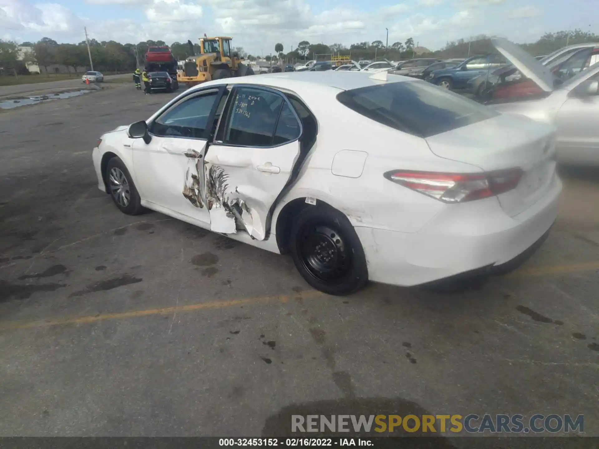 3 Photograph of a damaged car 4T1C31AK3LU527842 TOYOTA CAMRY 2020