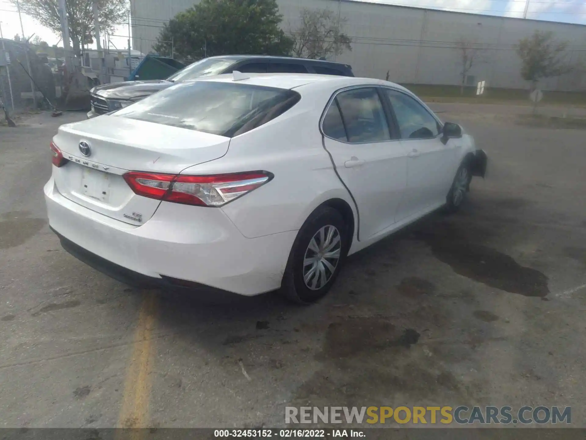 4 Photograph of a damaged car 4T1C31AK3LU527842 TOYOTA CAMRY 2020