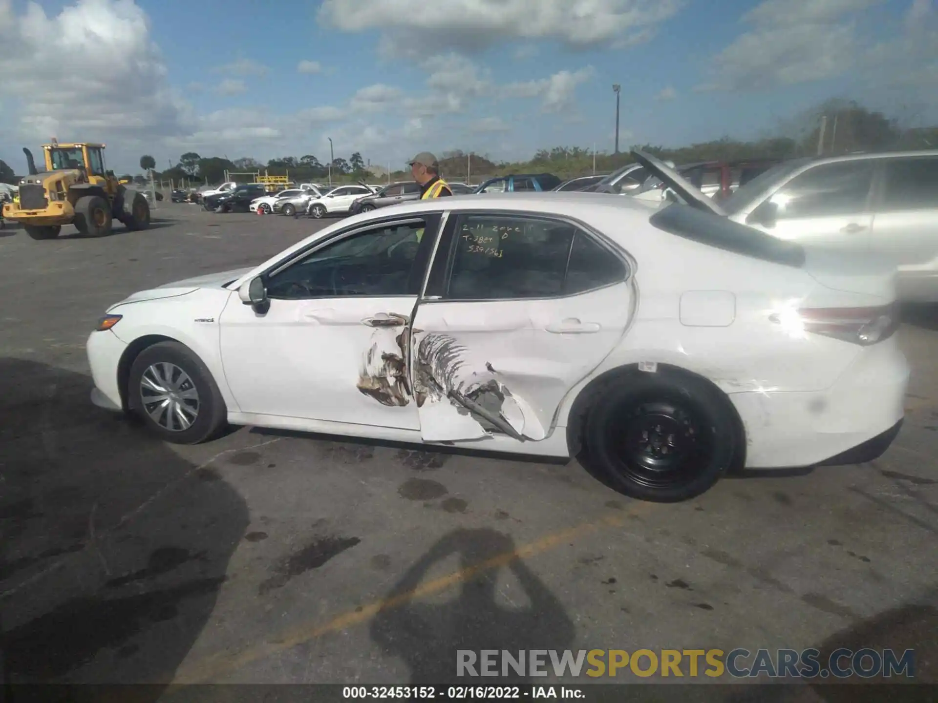 6 Photograph of a damaged car 4T1C31AK3LU527842 TOYOTA CAMRY 2020