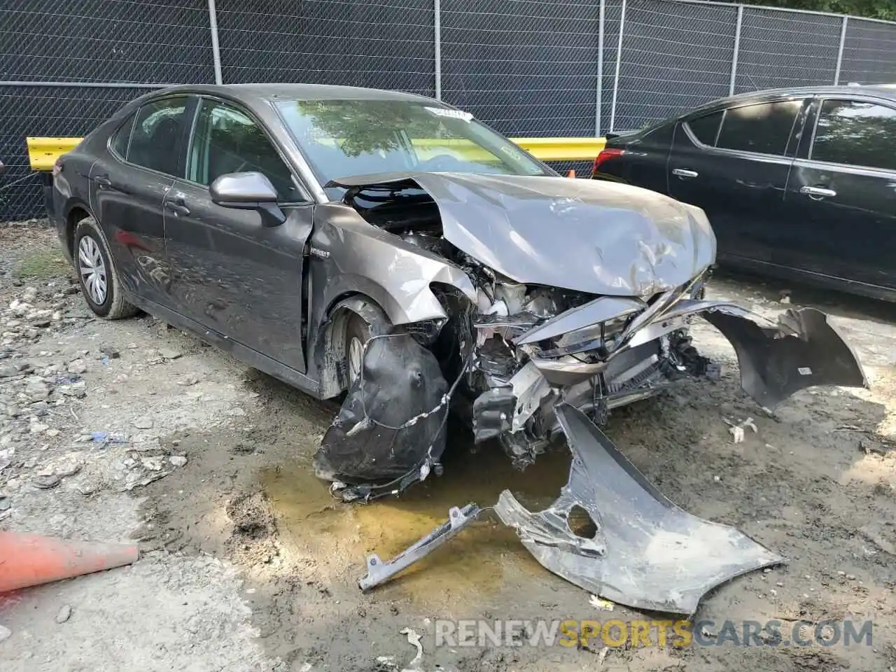 1 Photograph of a damaged car 4T1C31AK3LU532345 TOYOTA CAMRY 2020