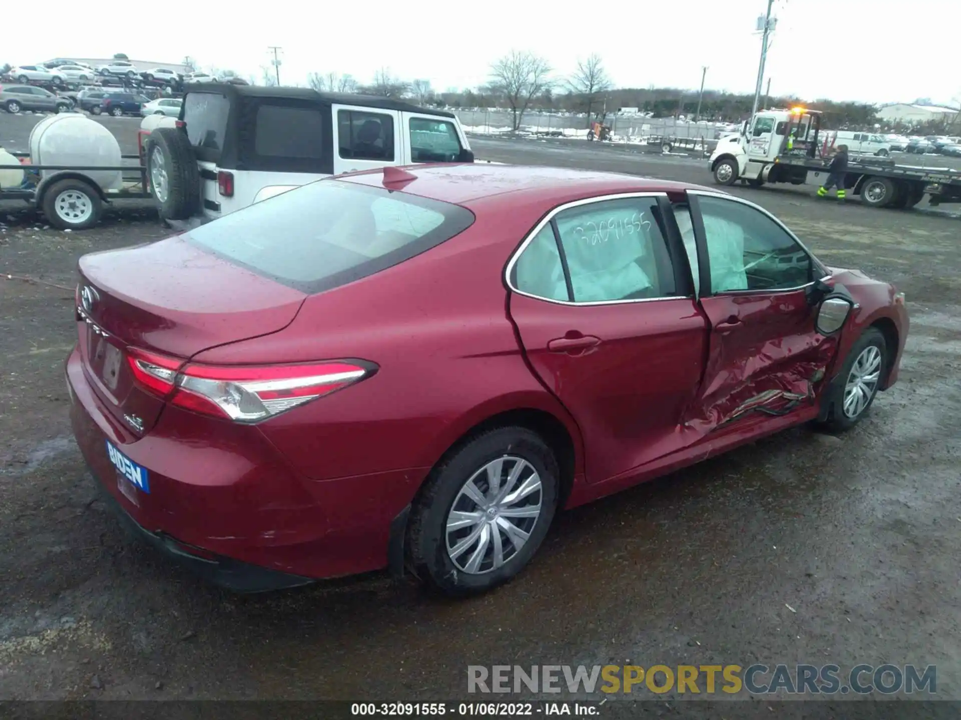 4 Photograph of a damaged car 4T1C31AK3LU538422 TOYOTA CAMRY 2020