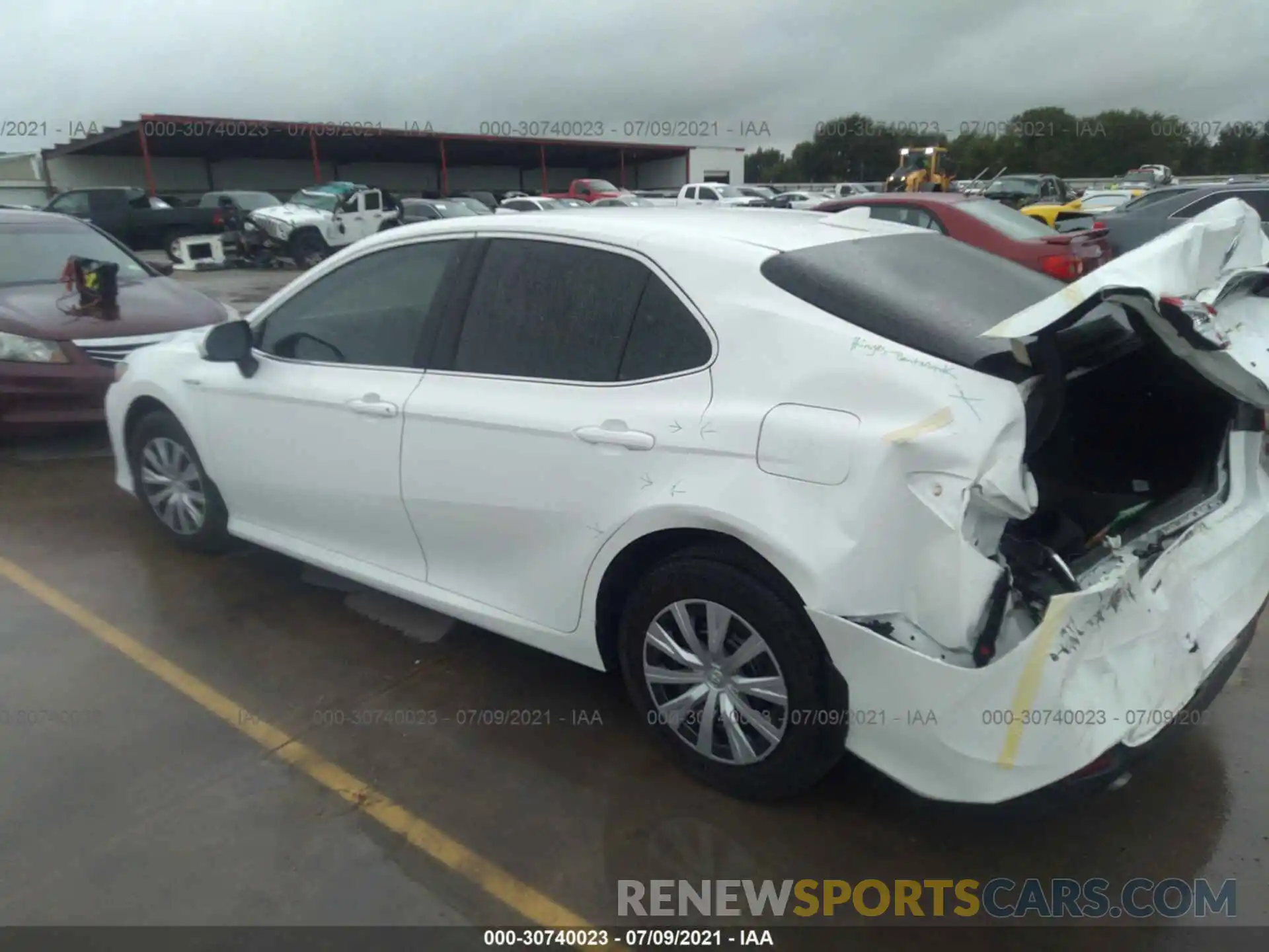 3 Photograph of a damaged car 4T1C31AK4LU019623 TOYOTA CAMRY 2020