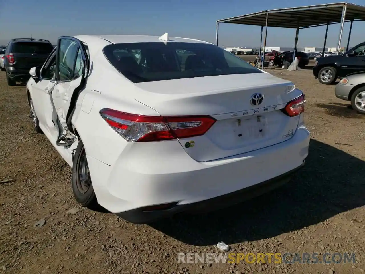 3 Photograph of a damaged car 4T1C31AK4LU519328 TOYOTA CAMRY 2020