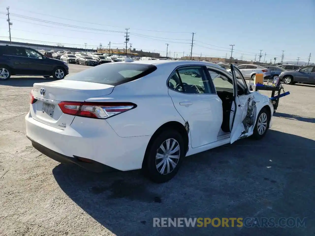 4 Photograph of a damaged car 4T1C31AK4LU532368 TOYOTA CAMRY 2020