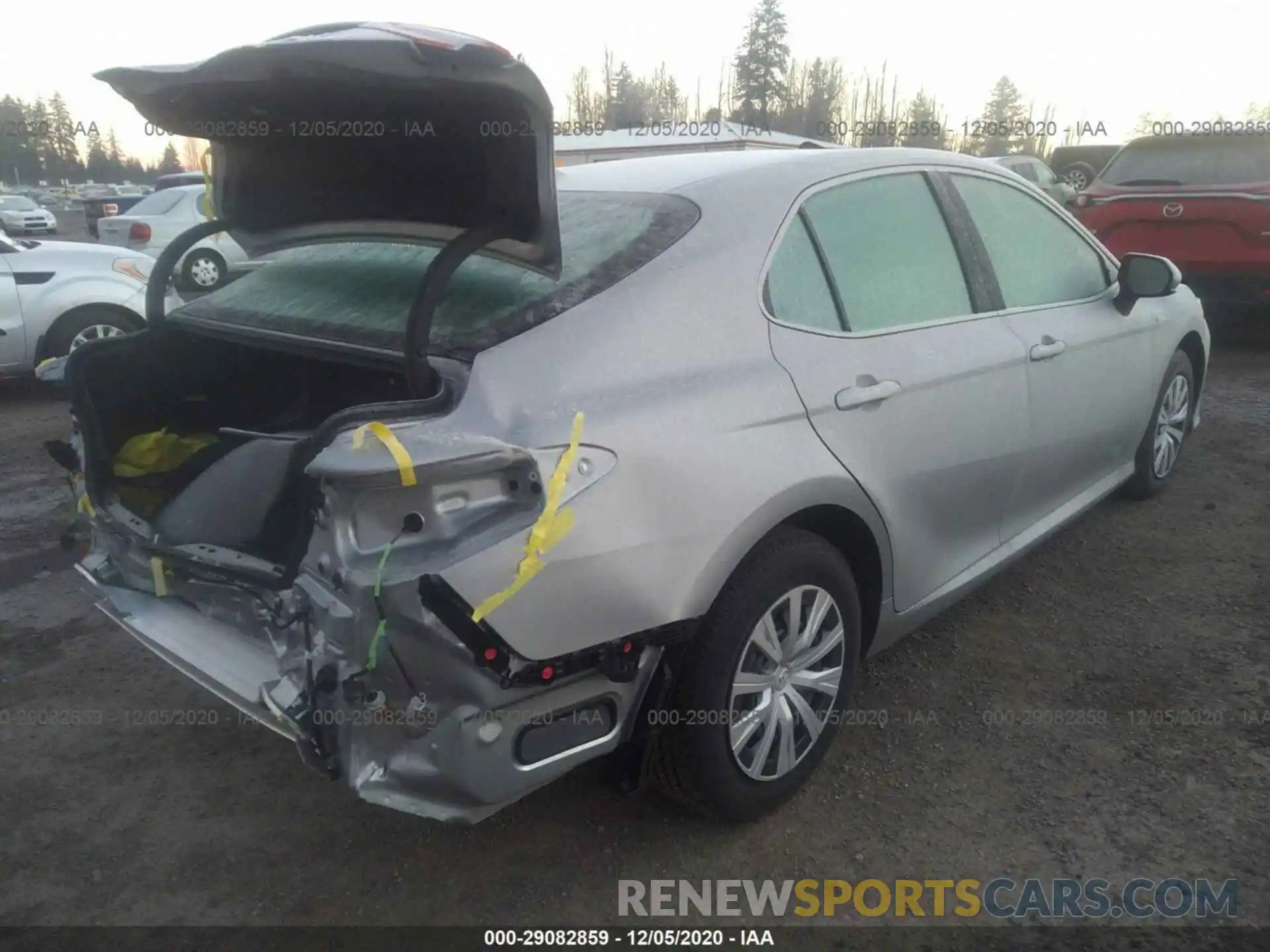 4 Photograph of a damaged car 4T1C31AK4LU533357 TOYOTA CAMRY 2020