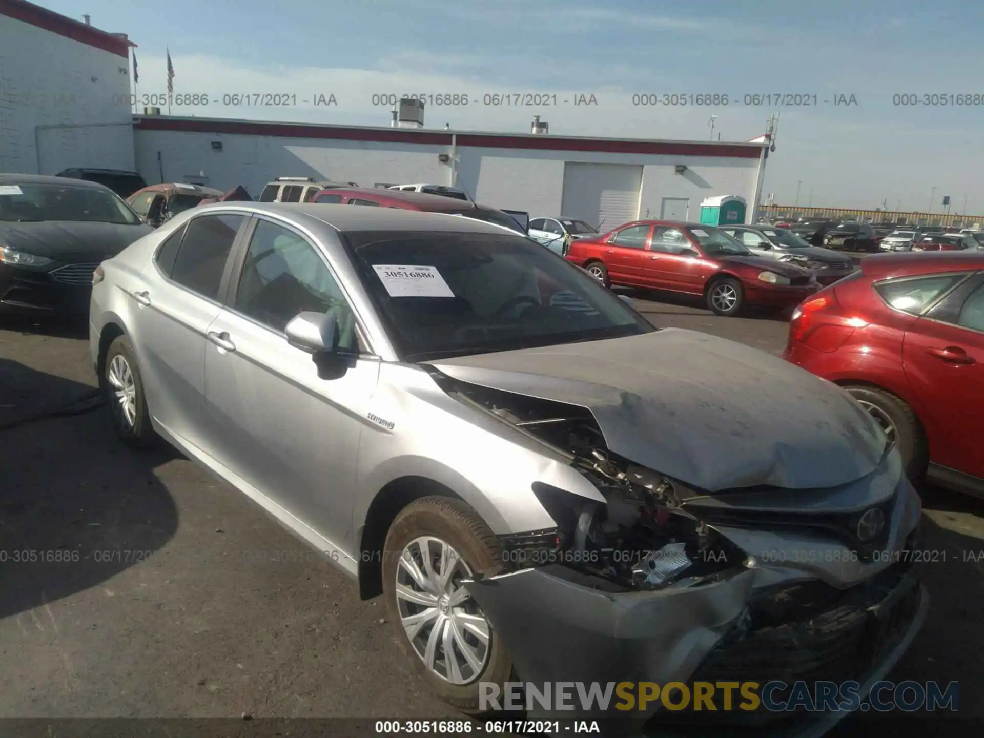 1 Photograph of a damaged car 4T1C31AK5LU519953 TOYOTA CAMRY 2020