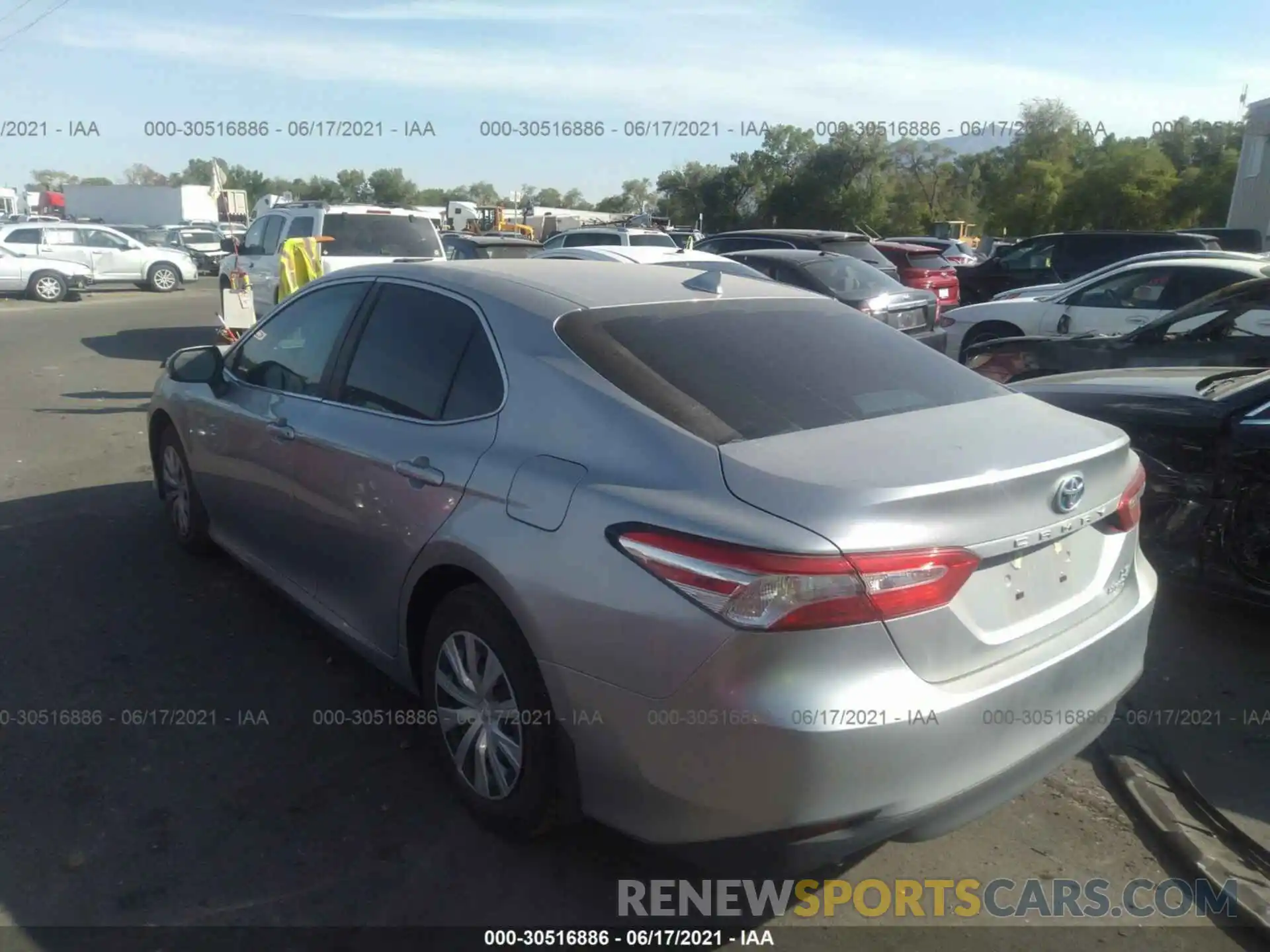 3 Photograph of a damaged car 4T1C31AK5LU519953 TOYOTA CAMRY 2020