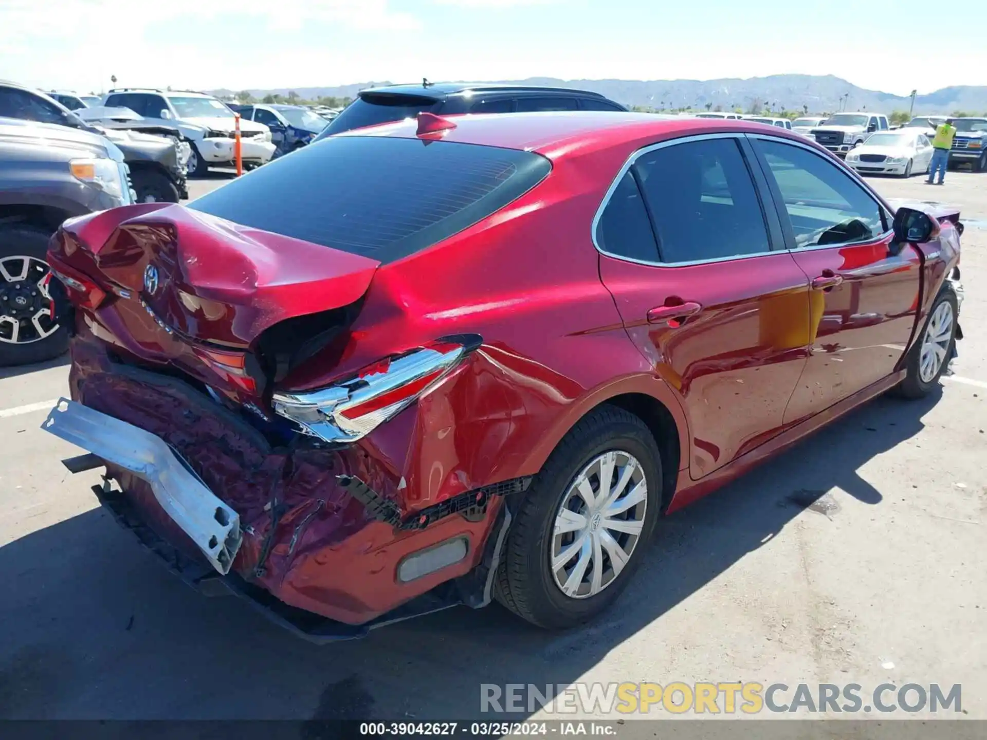 4 Photograph of a damaged car 4T1C31AK5LU524344 TOYOTA CAMRY 2020