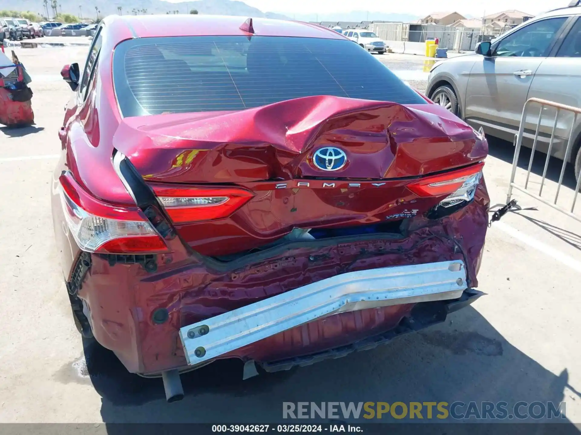 6 Photograph of a damaged car 4T1C31AK5LU524344 TOYOTA CAMRY 2020