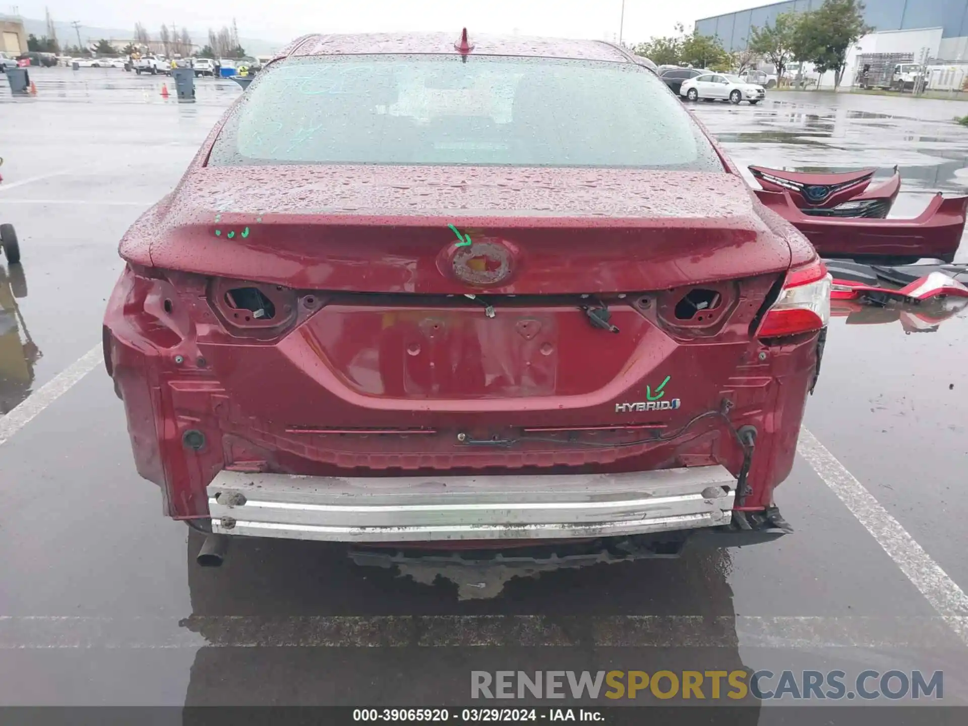 18 Photograph of a damaged car 4T1C31AK5LU525526 TOYOTA CAMRY 2020