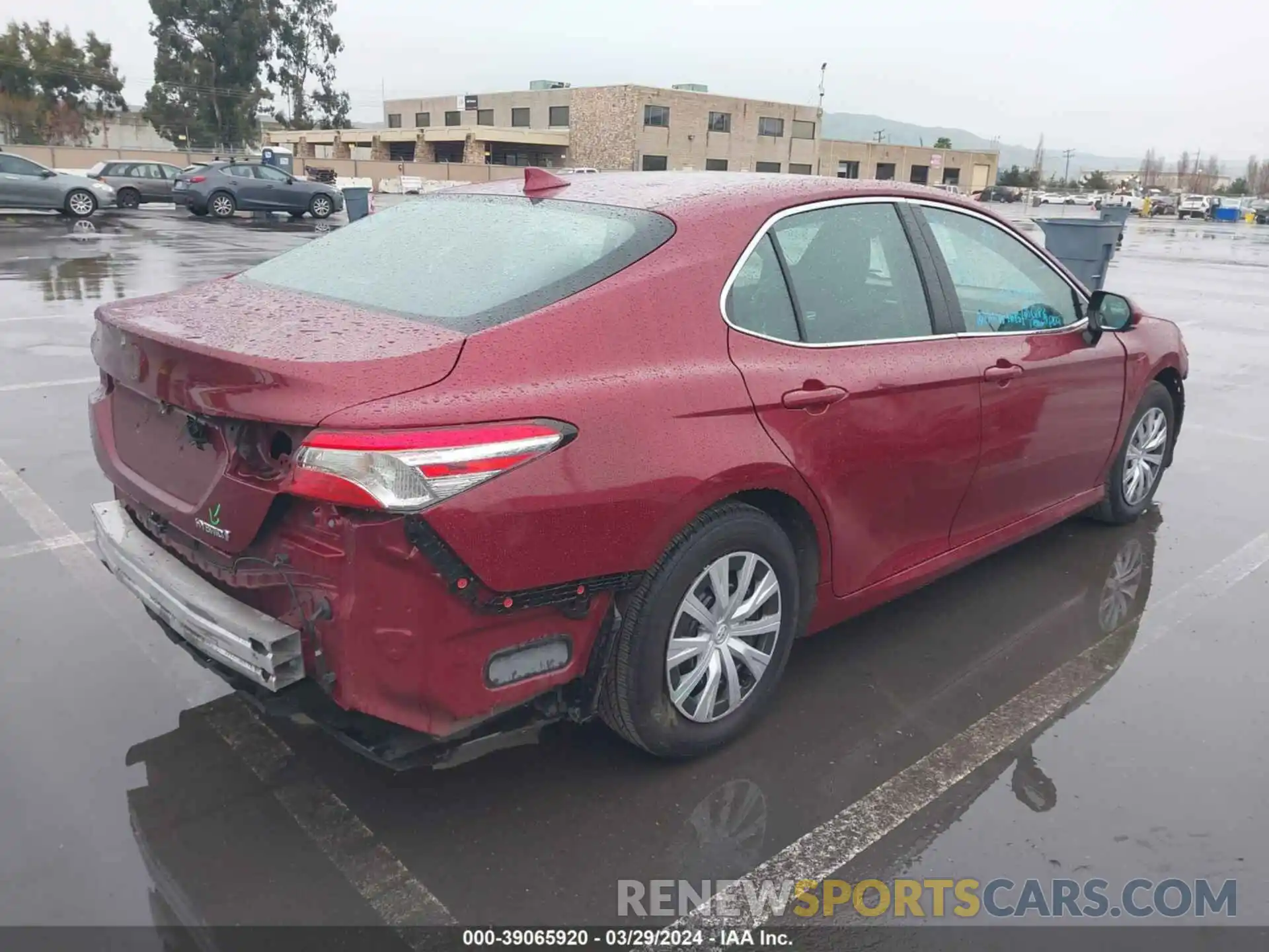 4 Photograph of a damaged car 4T1C31AK5LU525526 TOYOTA CAMRY 2020