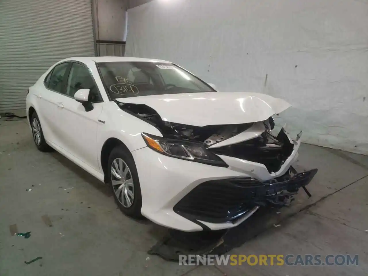 1 Photograph of a damaged car 4T1C31AK6LU011877 TOYOTA CAMRY 2020