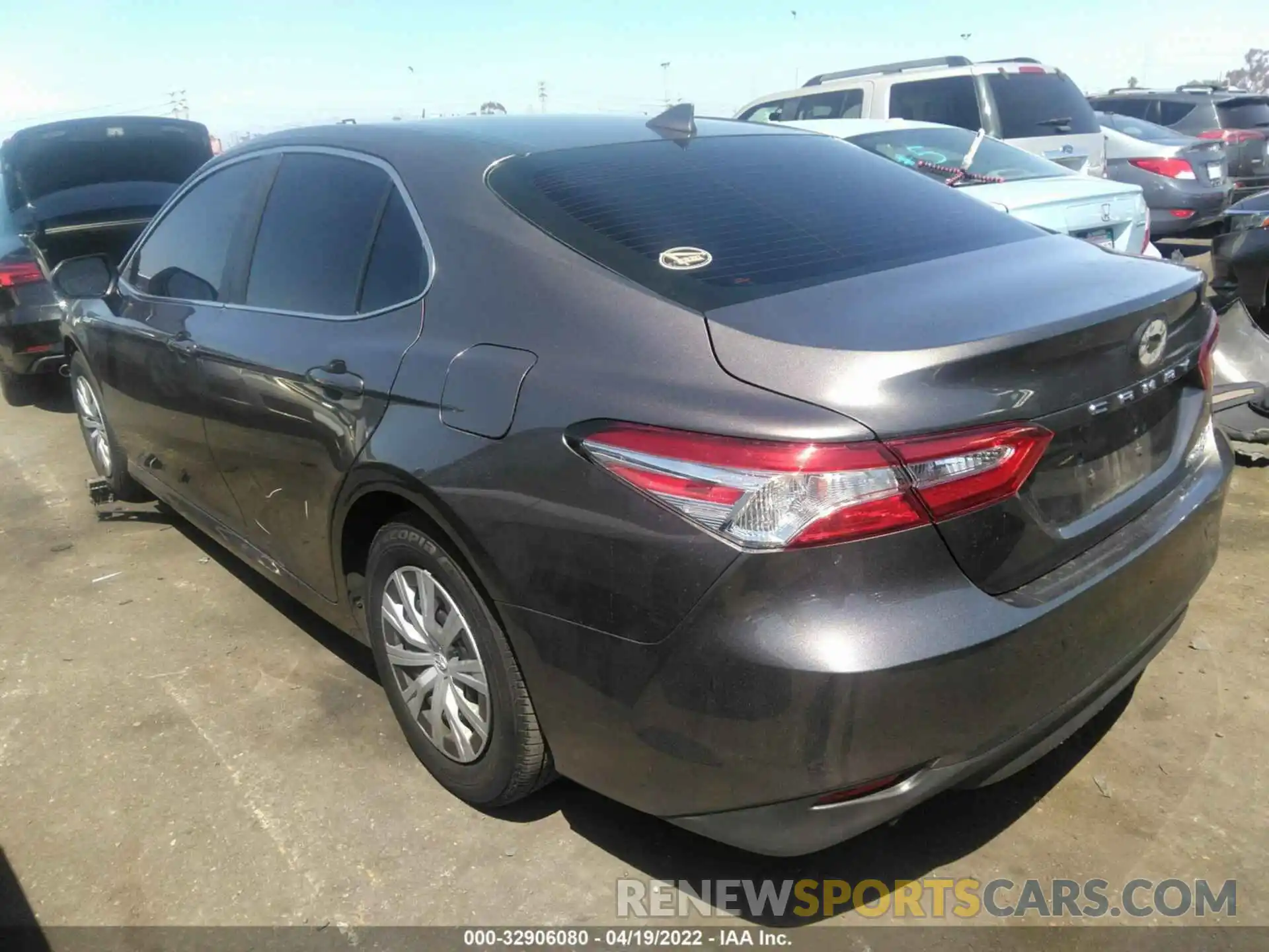 3 Photograph of a damaged car 4T1C31AK6LU019381 TOYOTA CAMRY 2020