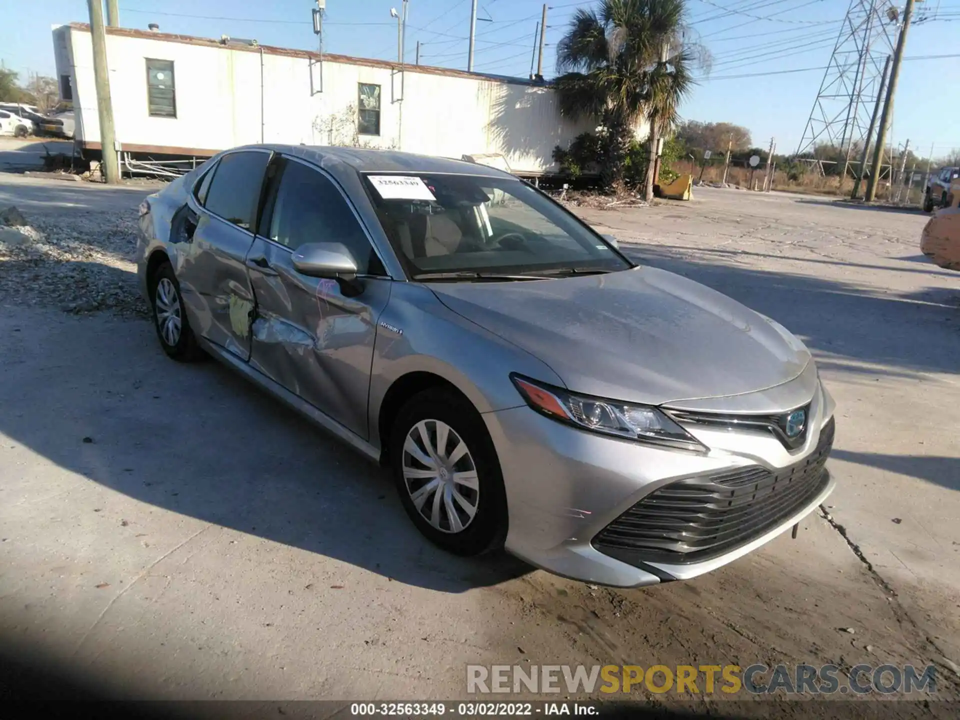 1 Photograph of a damaged car 4T1C31AK6LU521100 TOYOTA CAMRY 2020