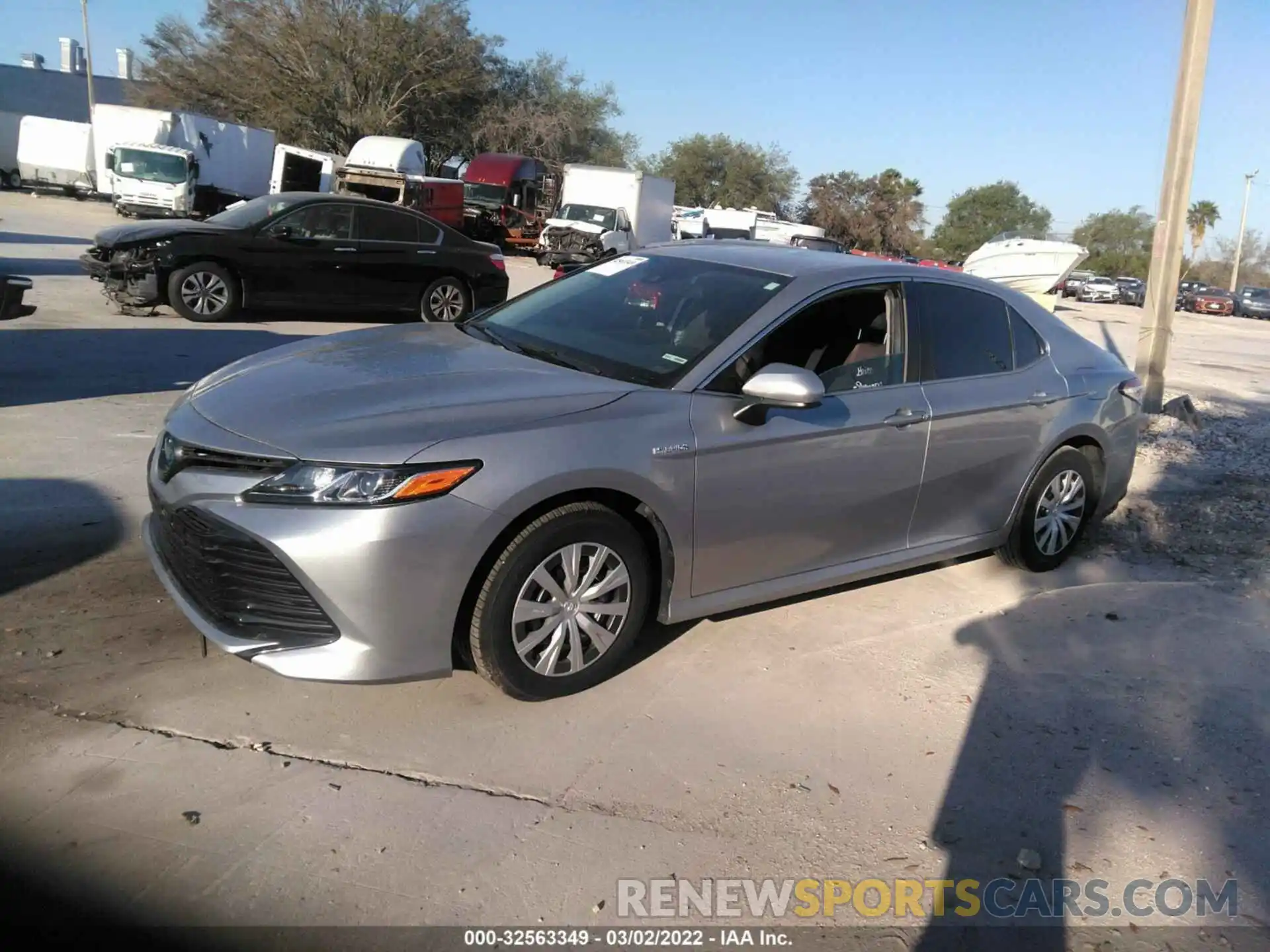 2 Photograph of a damaged car 4T1C31AK6LU521100 TOYOTA CAMRY 2020