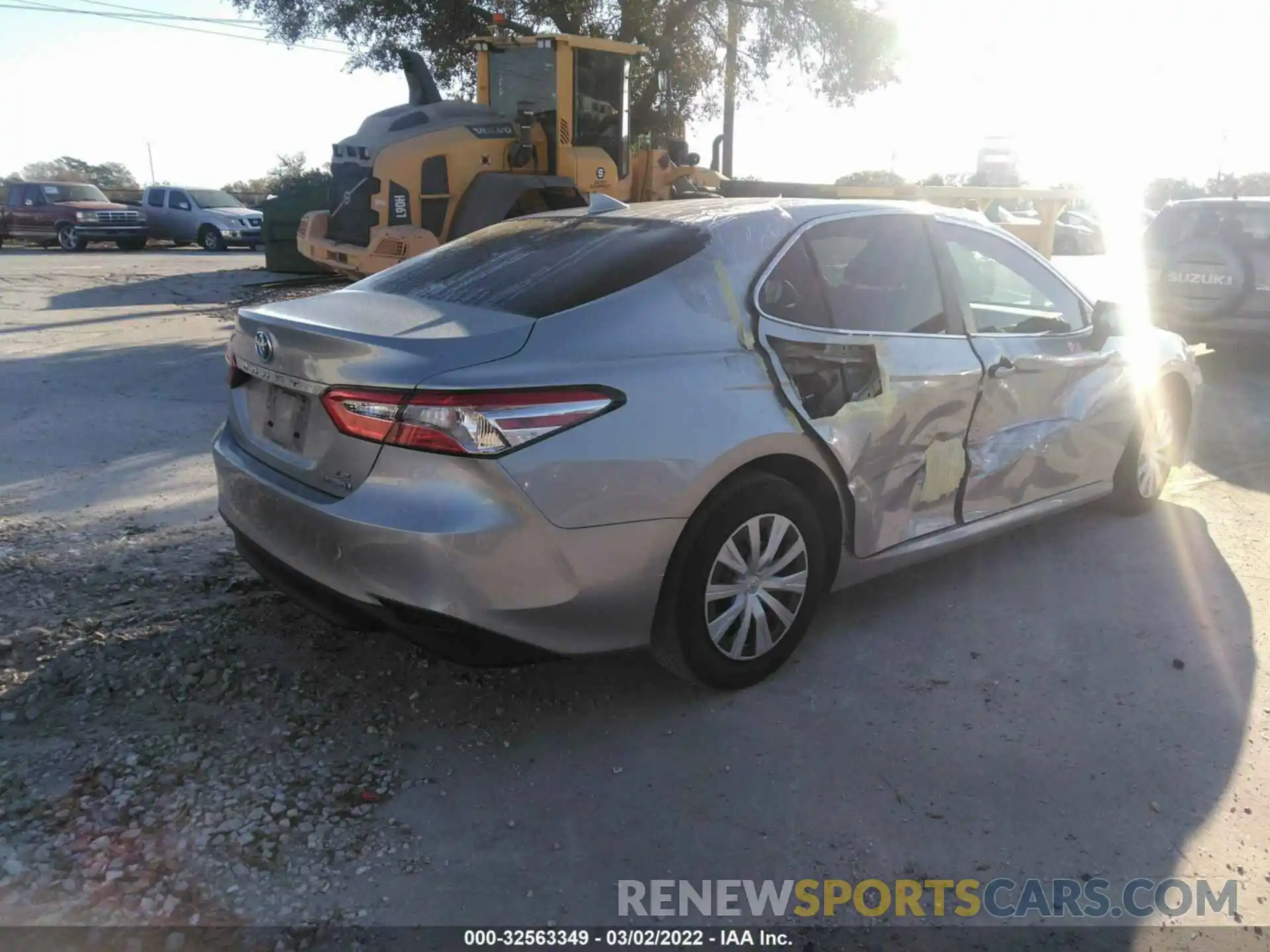 4 Photograph of a damaged car 4T1C31AK6LU521100 TOYOTA CAMRY 2020