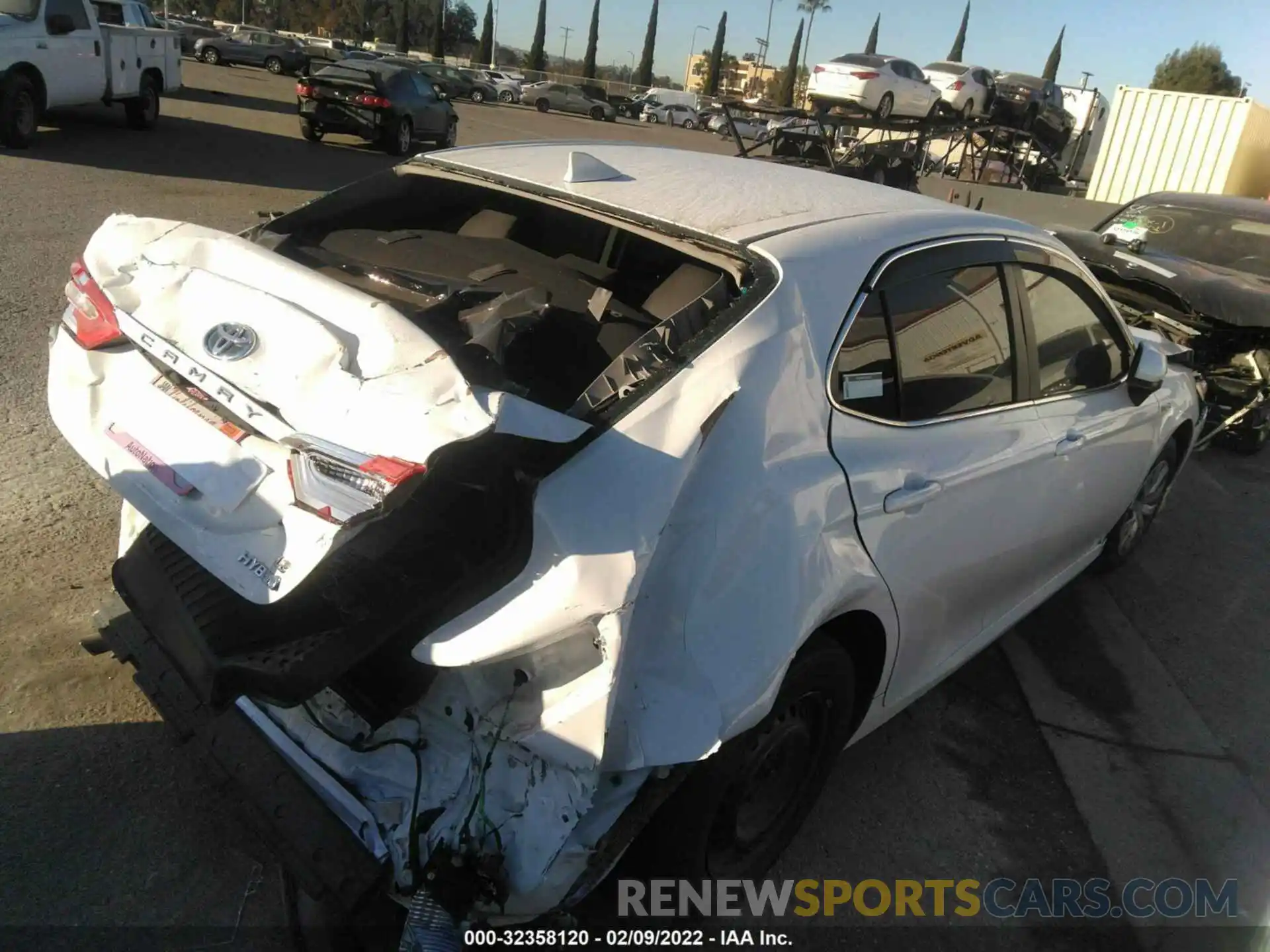 4 Photograph of a damaged car 4T1C31AK6LU523283 TOYOTA CAMRY 2020