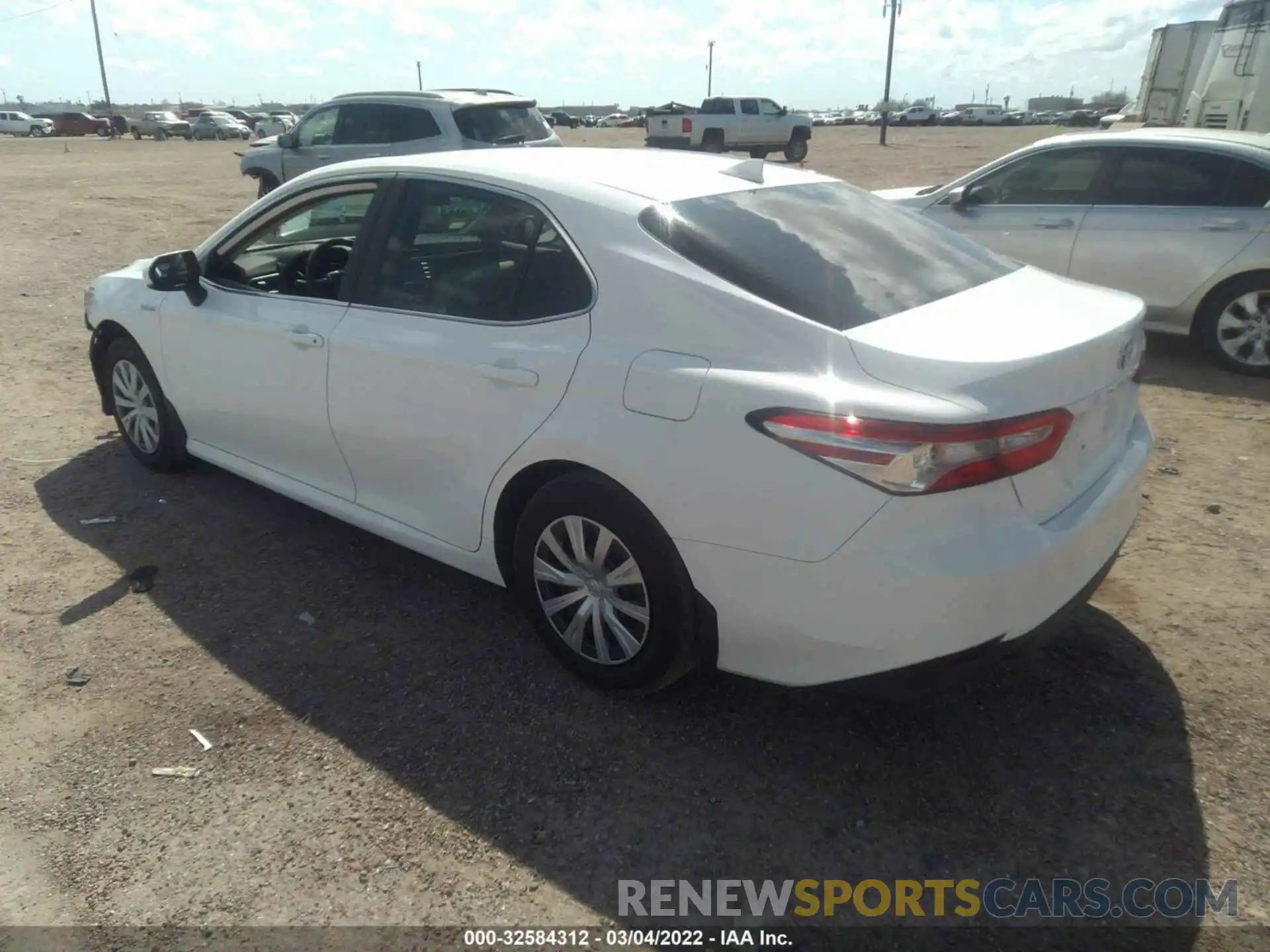 3 Photograph of a damaged car 4T1C31AK6LU527785 TOYOTA CAMRY 2020