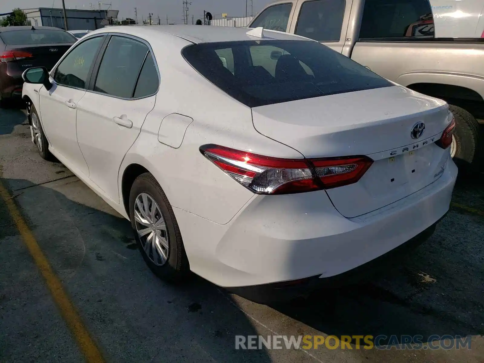 3 Photograph of a damaged car 4T1C31AK6LU537488 TOYOTA CAMRY 2020