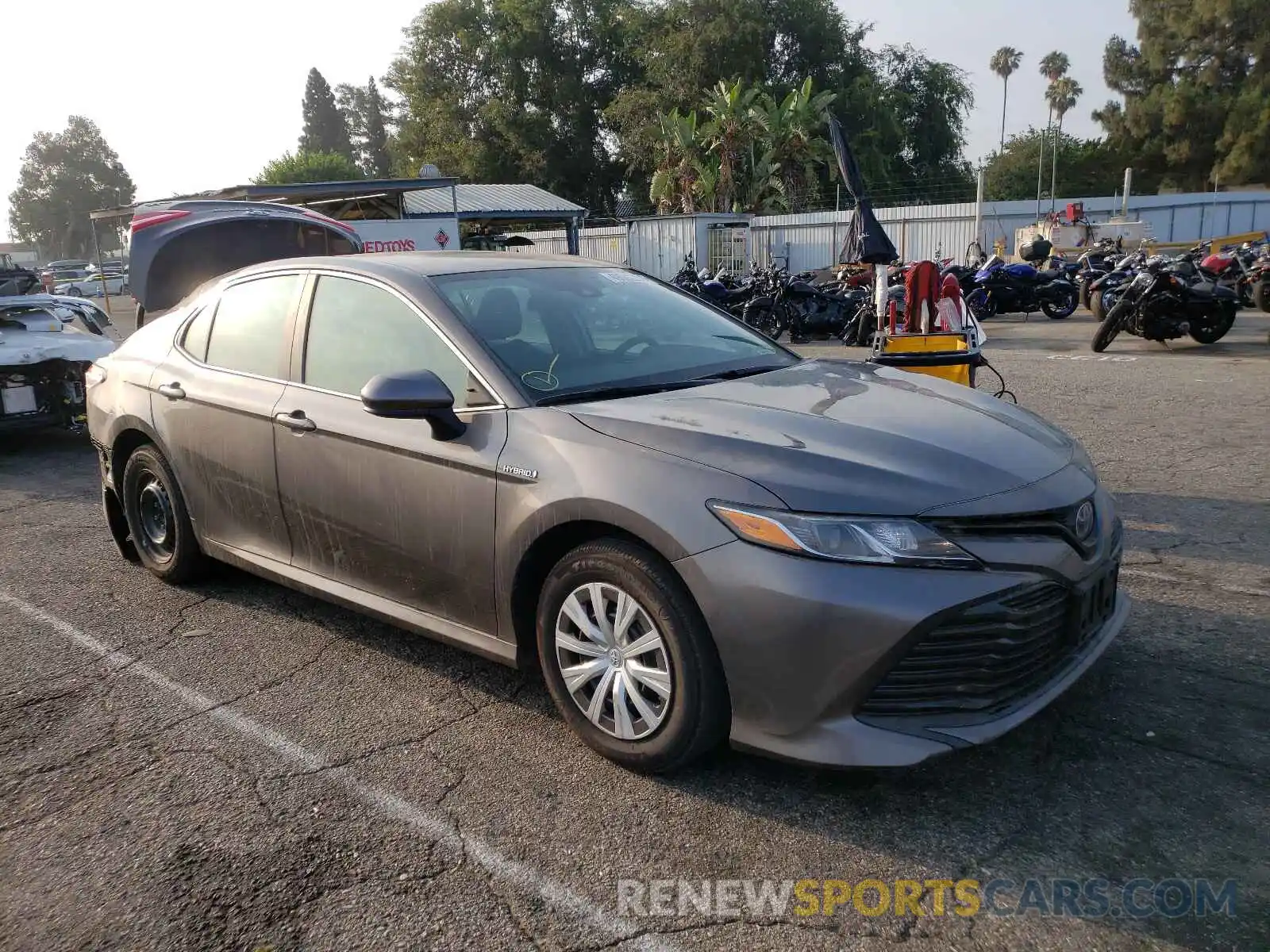 1 Photograph of a damaged car 4T1C31AK6LU541315 TOYOTA CAMRY 2020