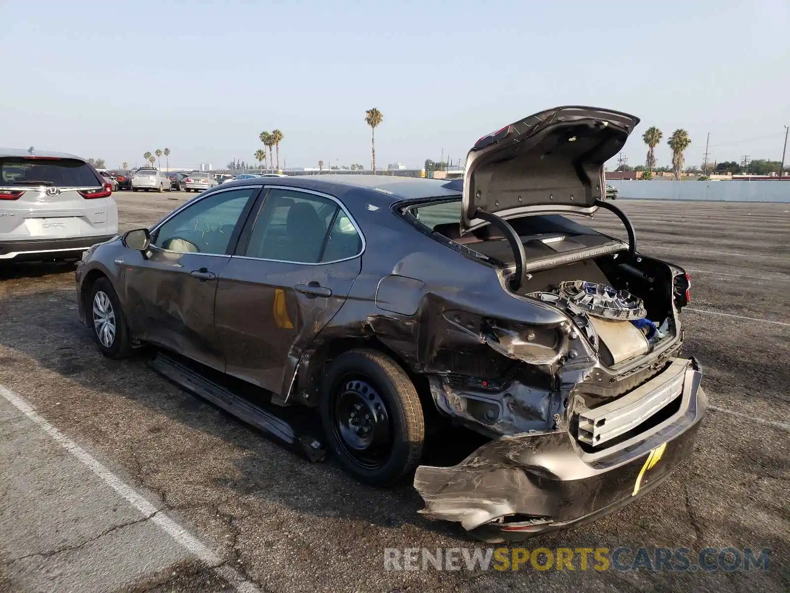 3 Photograph of a damaged car 4T1C31AK6LU541315 TOYOTA CAMRY 2020